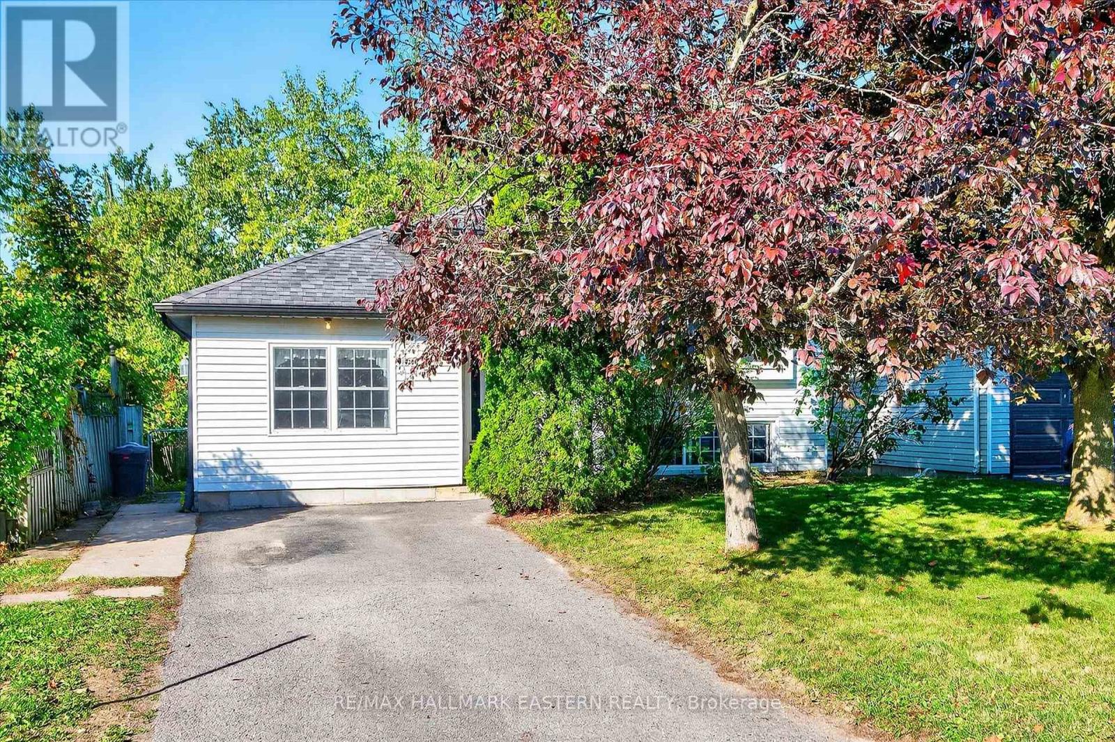 Photo 2 of 1200 Huntington Circle, Peterborough West ON
