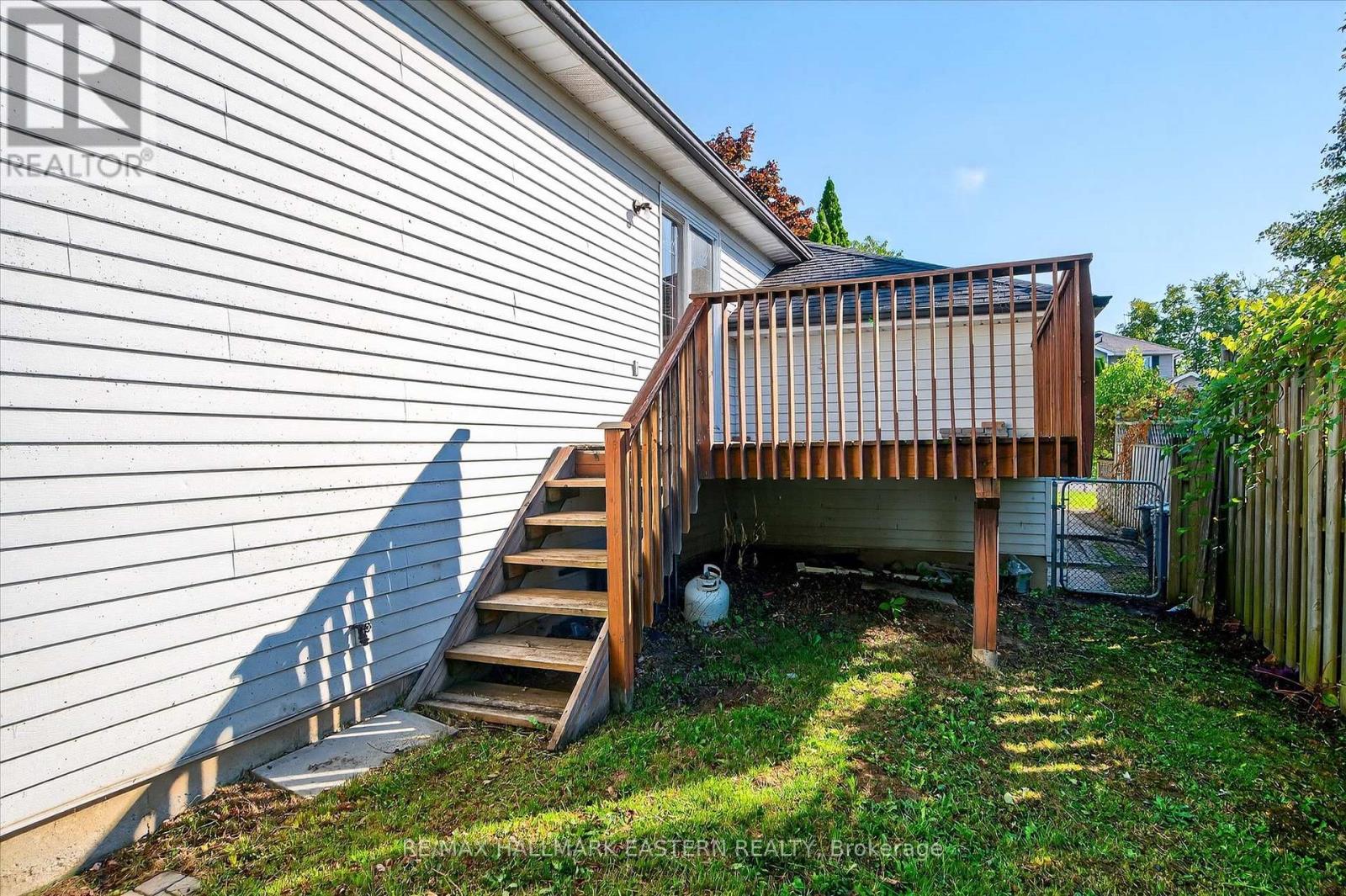 Photo 20 of 1200 Huntington Circle, Peterborough West ON