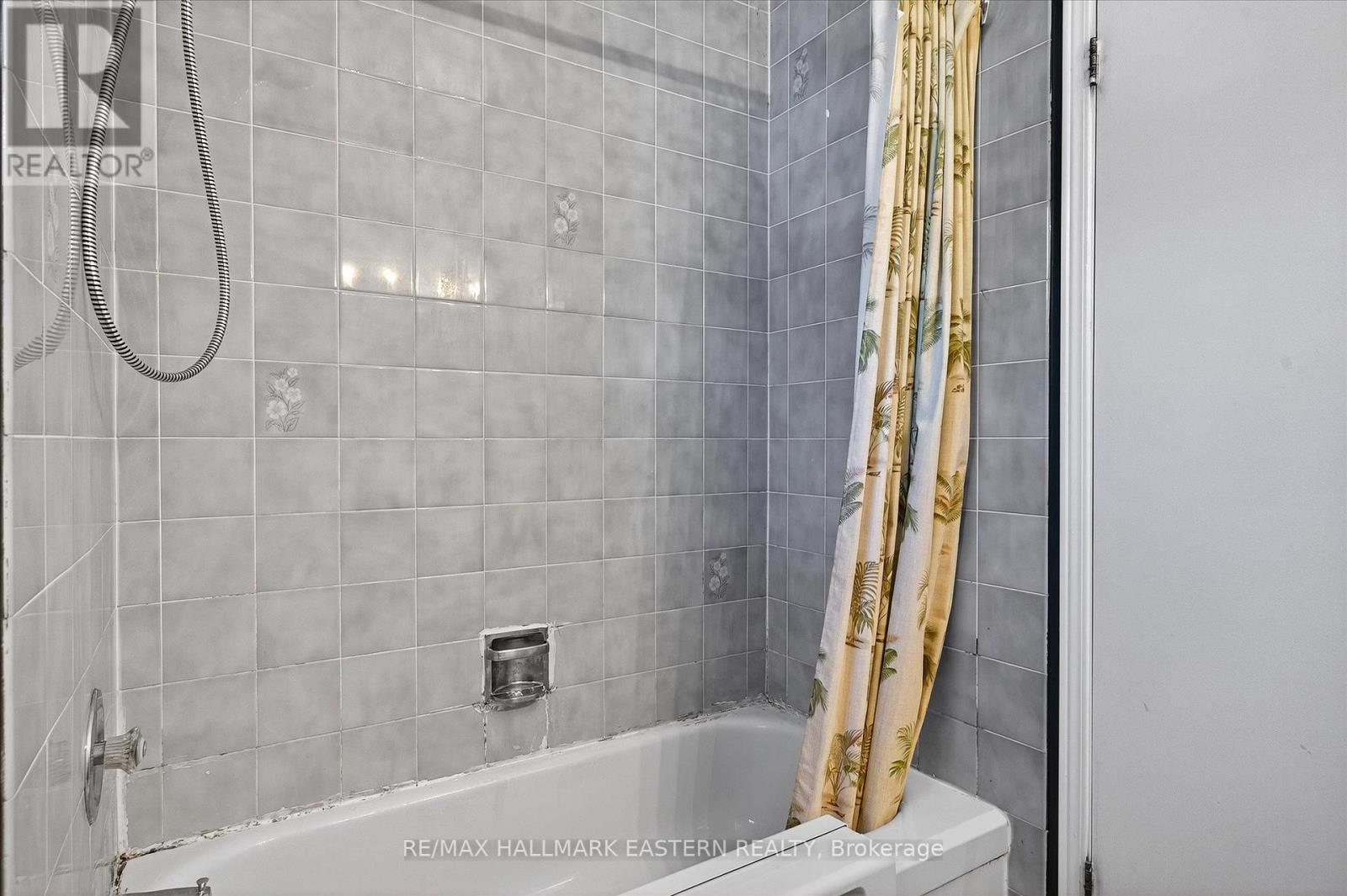 Photo 25 of 1200 Huntington Circle, Peterborough West ON