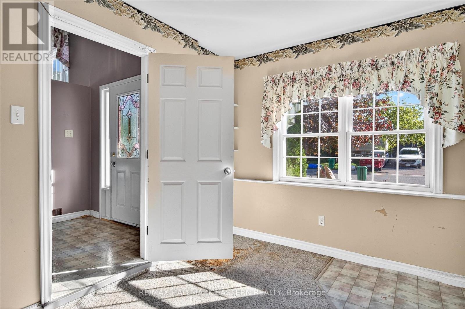 Photo 28 of 1200 Huntington Circle, Peterborough West ON