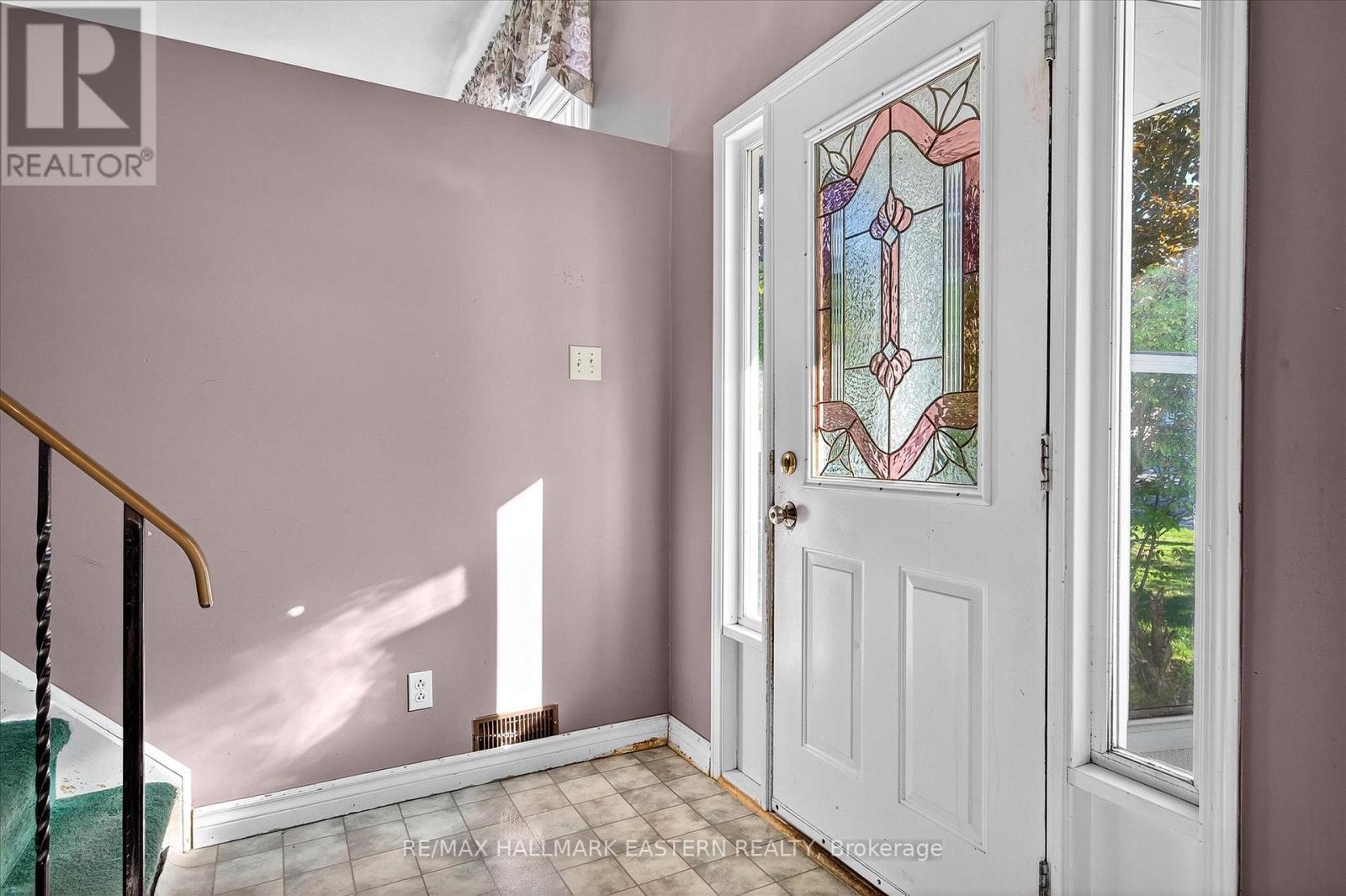 Photo 5 of 1200 Huntington Circle, Peterborough West ON