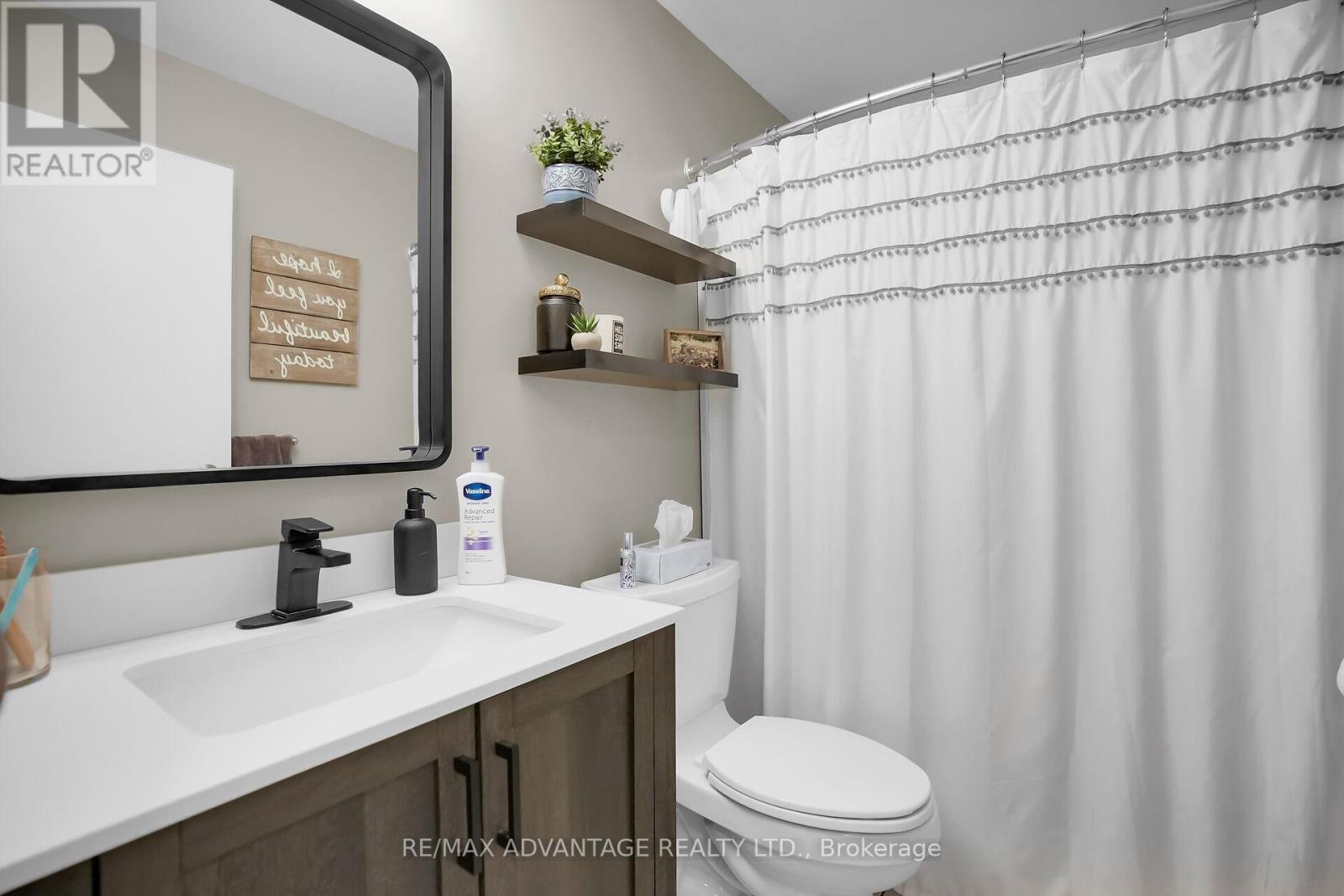 Photo 19 of 215 725 Deveron Crescent, London South ON