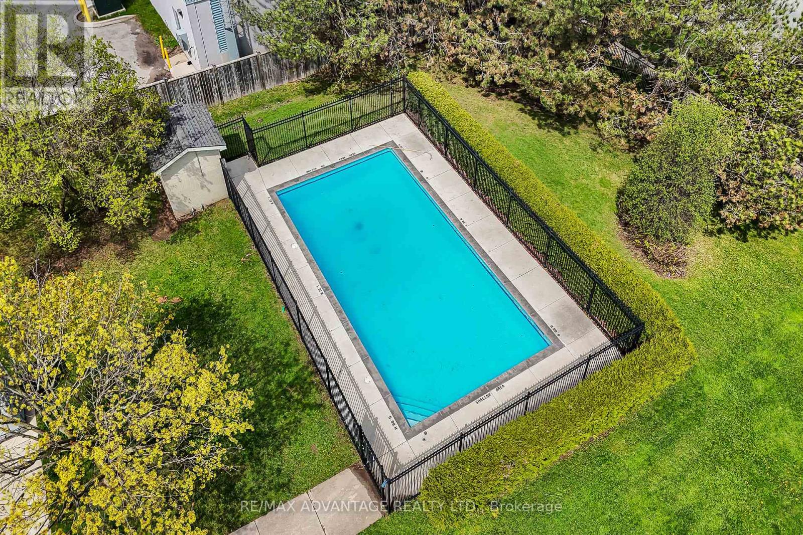 Photo 2 of 215 725 Deveron Crescent, London South ON