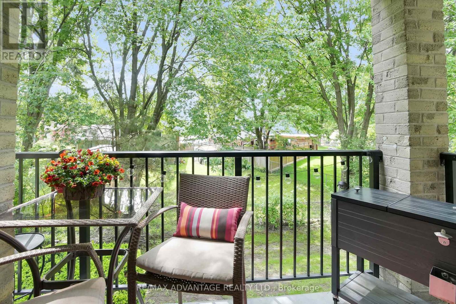 Photo 3 of 215 725 Deveron Crescent, London South ON