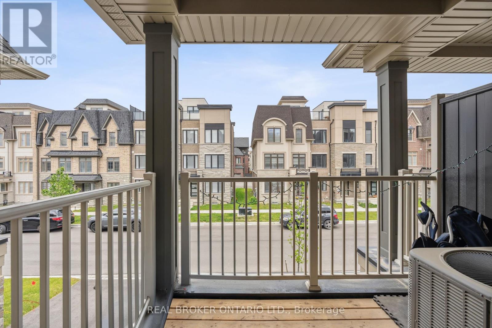 Photo 16 of 92 William Shearn Crescent, Markham ON
