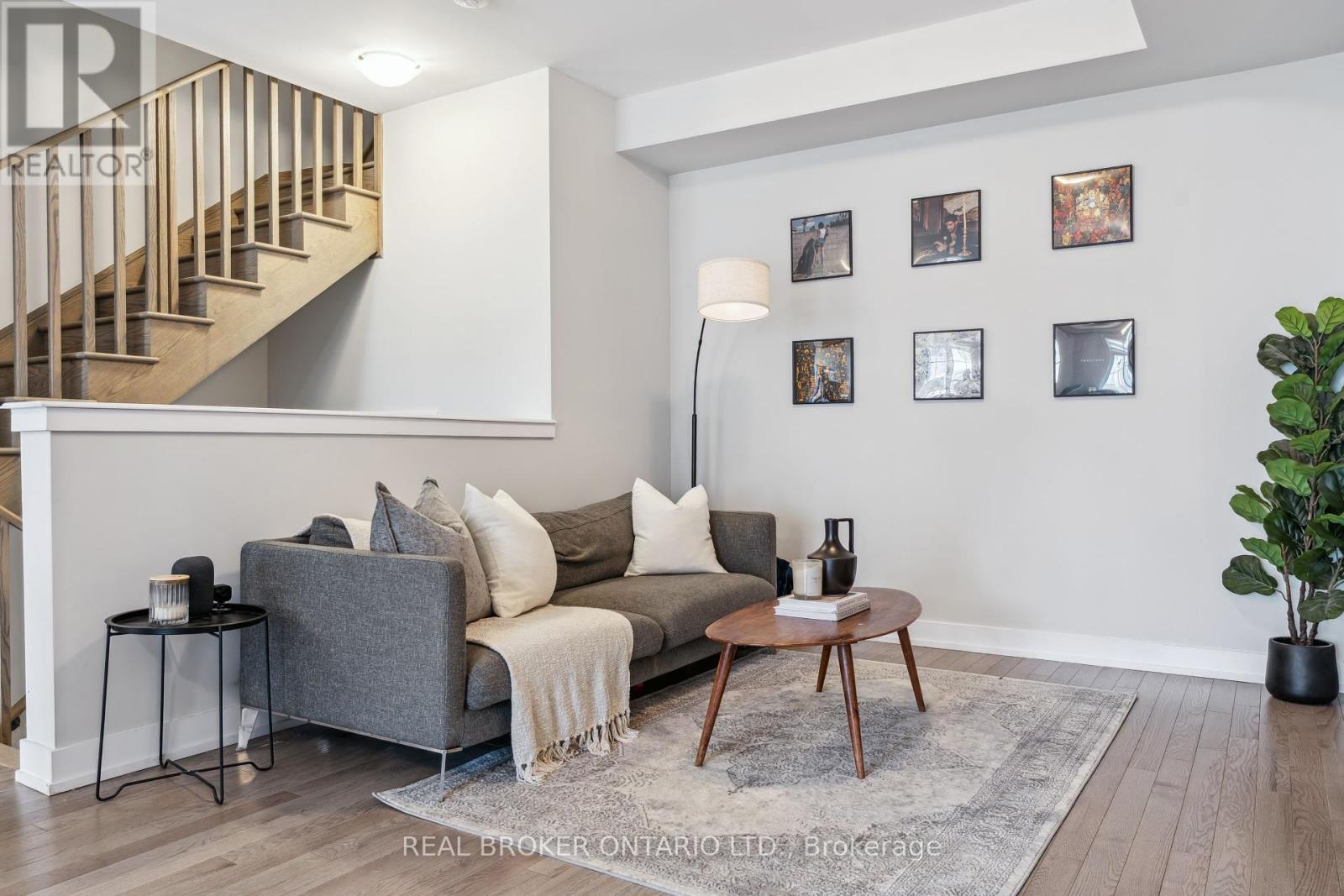 Photo 19 of 92 William Shearn Crescent, Markham ON
