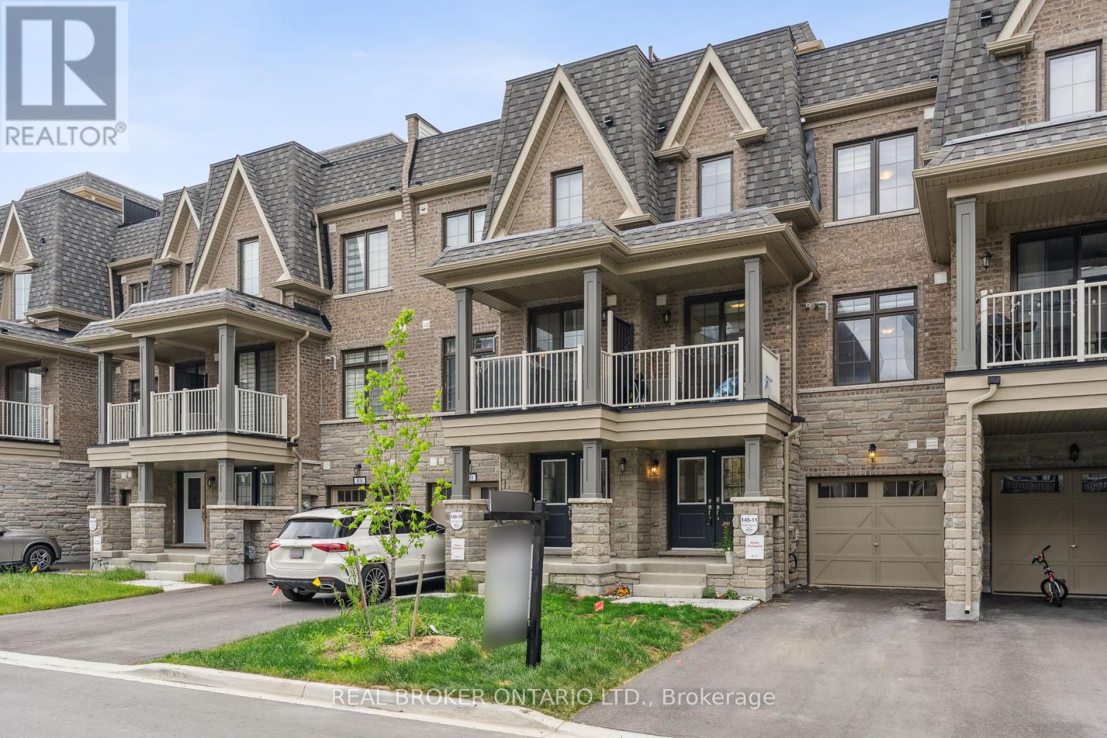 Photo 2 of 92 William Shearn Crescent, Markham ON
