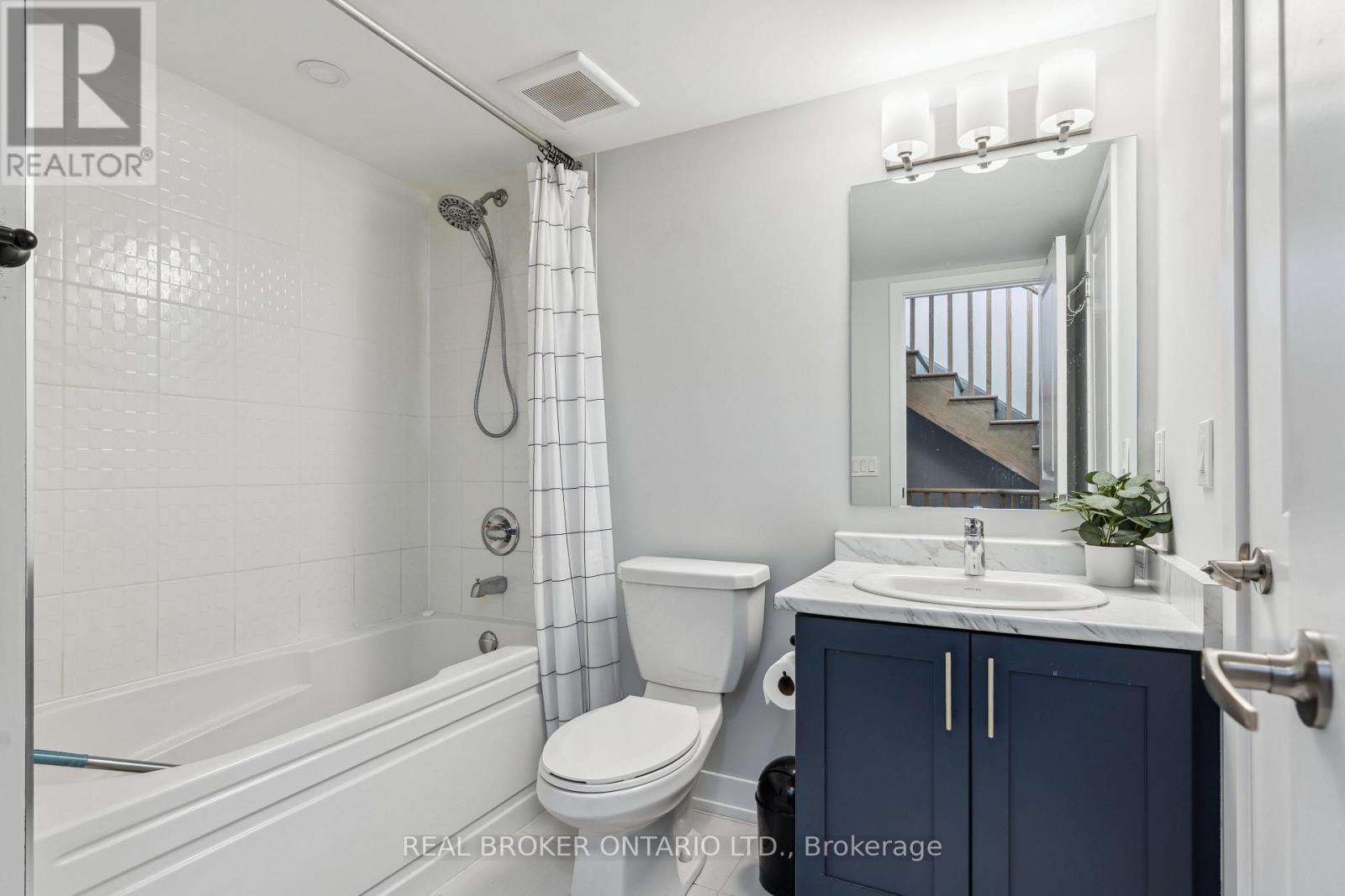Photo 22 of 92 William Shearn Crescent, Markham ON