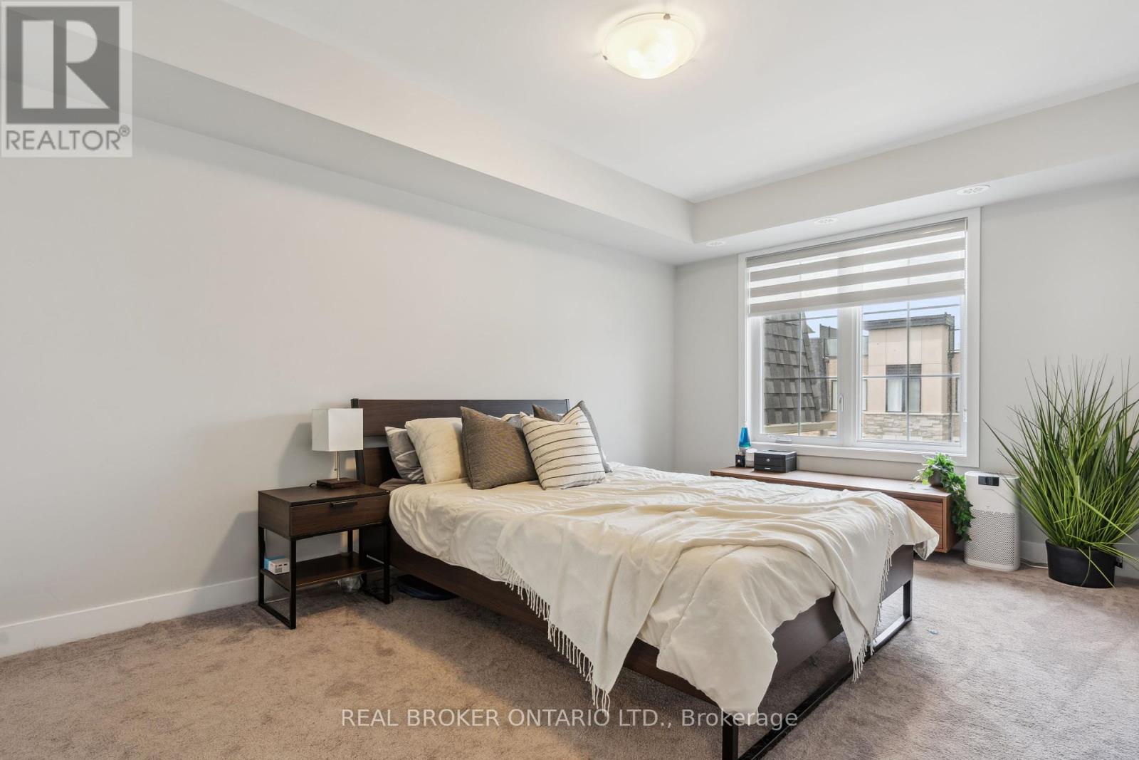 Photo 23 of 92 William Shearn Crescent, Markham ON