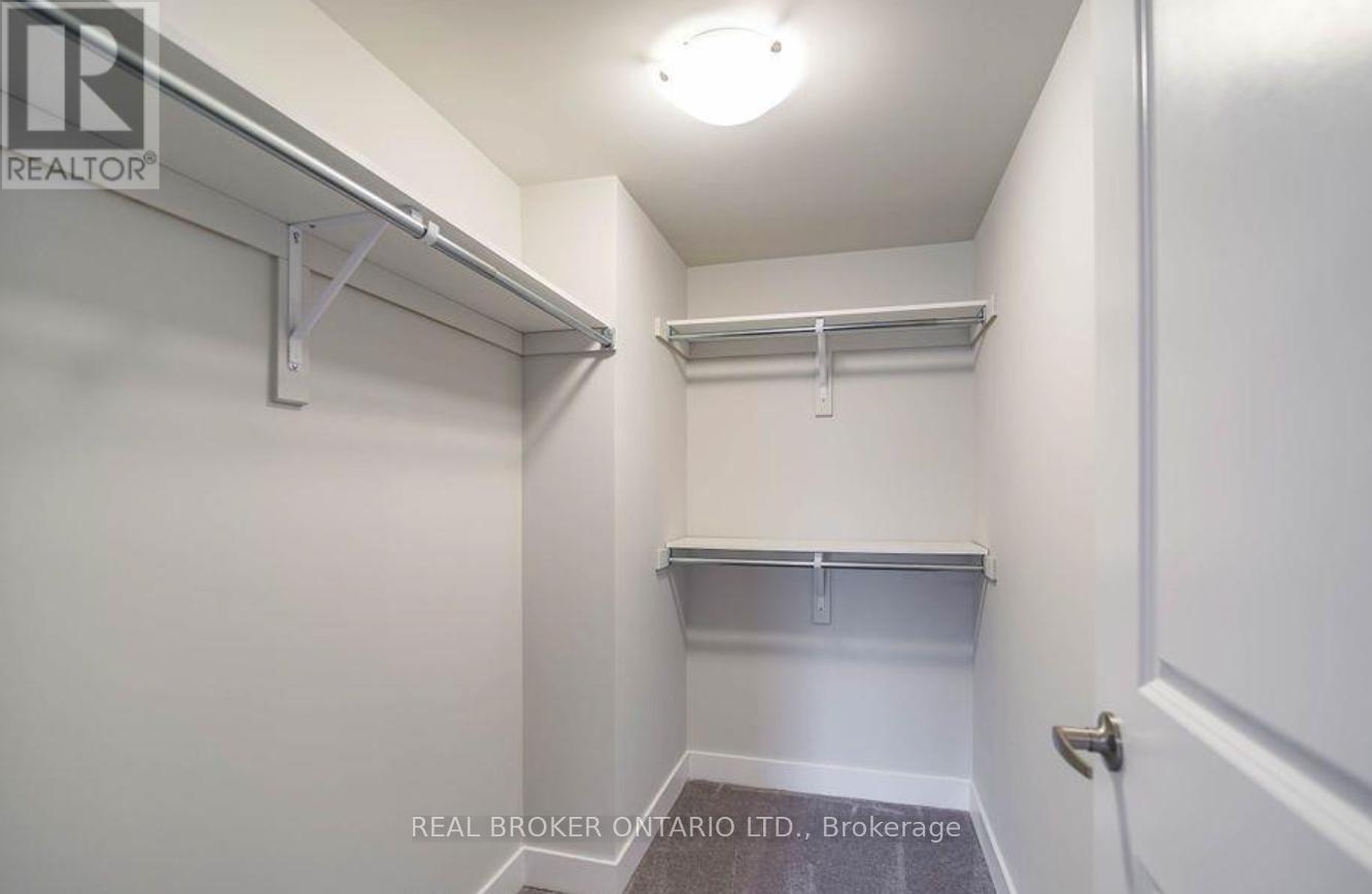 Photo 26 of 92 William Shearn Crescent, Markham ON