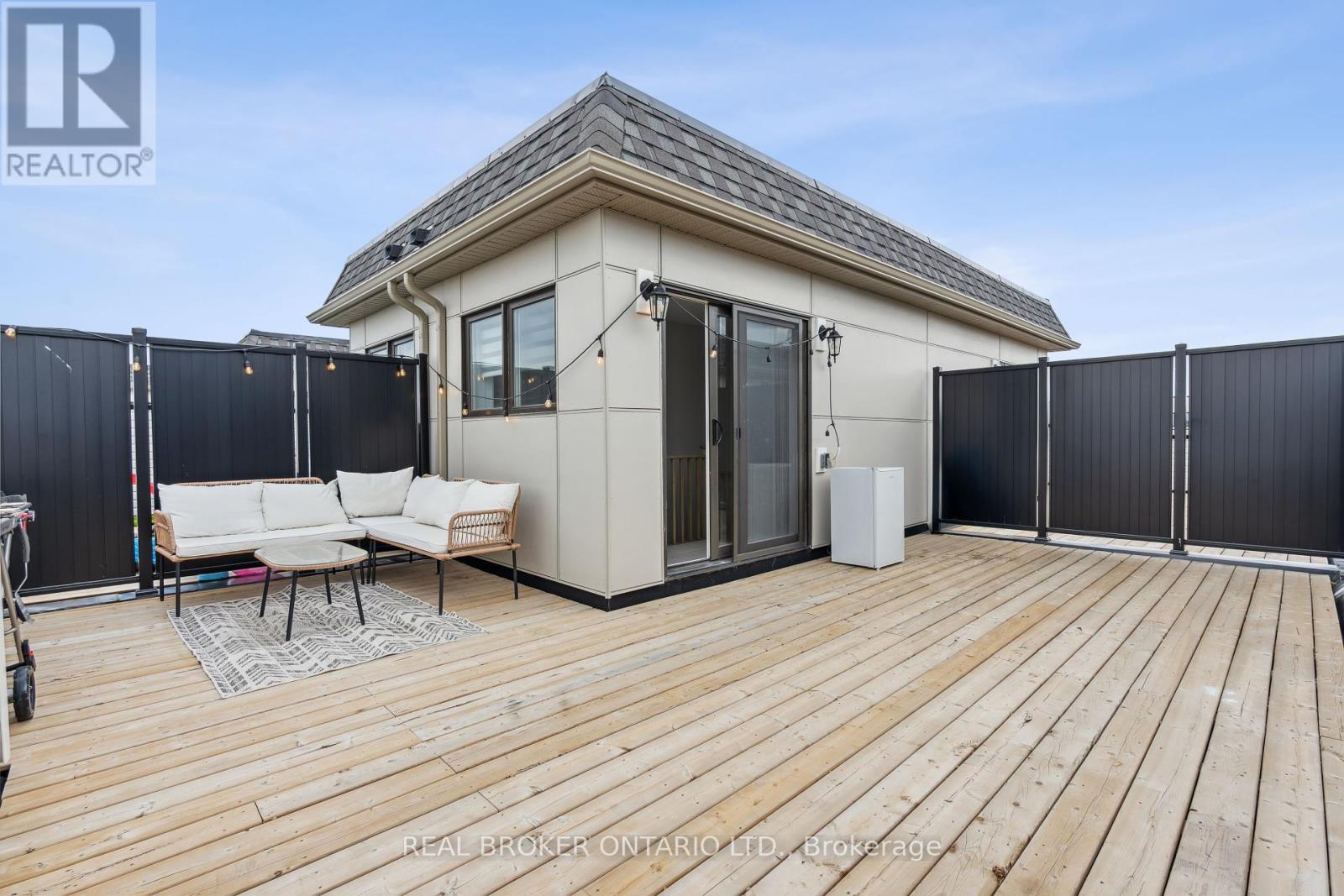 Photo 33 of 92 William Shearn Crescent, Markham ON