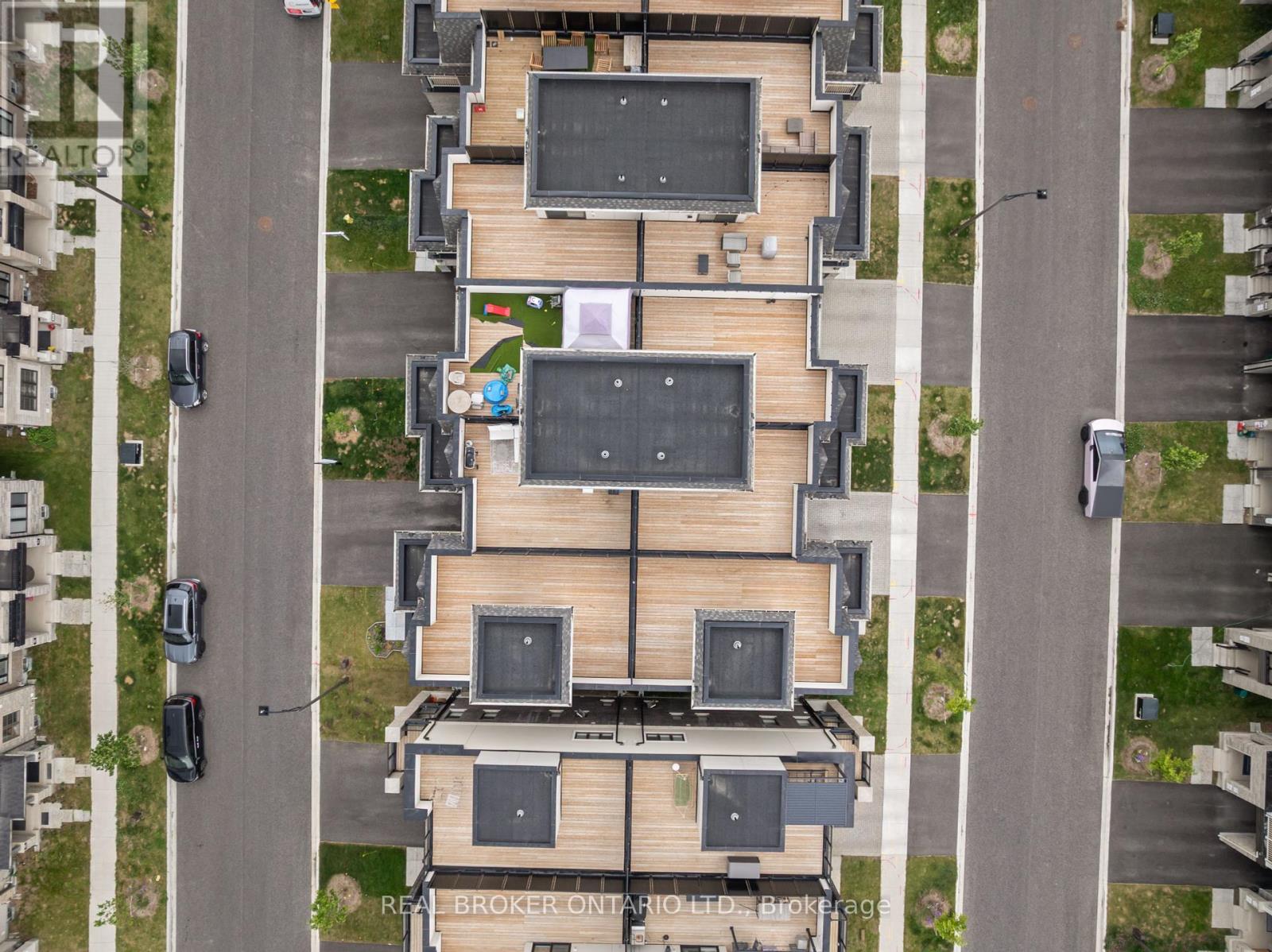 Photo 37 of 92 William Shearn Crescent, Markham ON