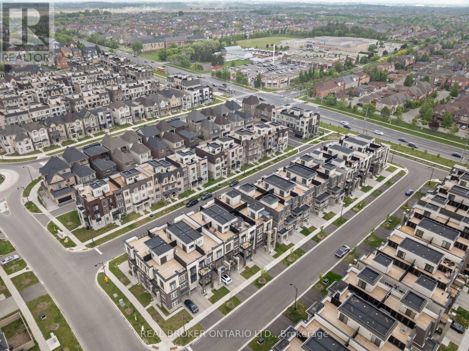 Photo 38 of 92 William Shearn Crescent, Markham ON