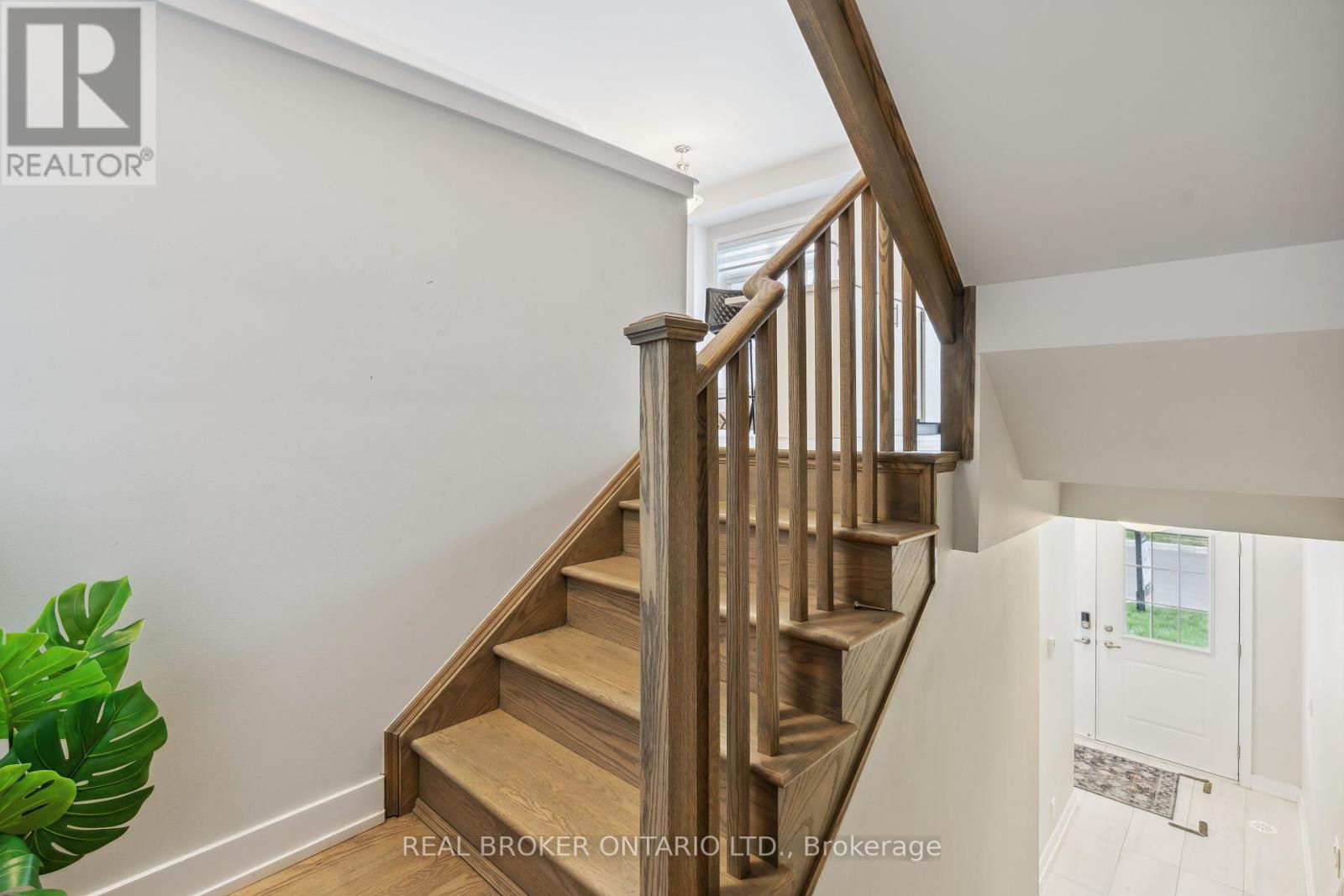 Photo 7 of 92 William Shearn Crescent, Markham ON