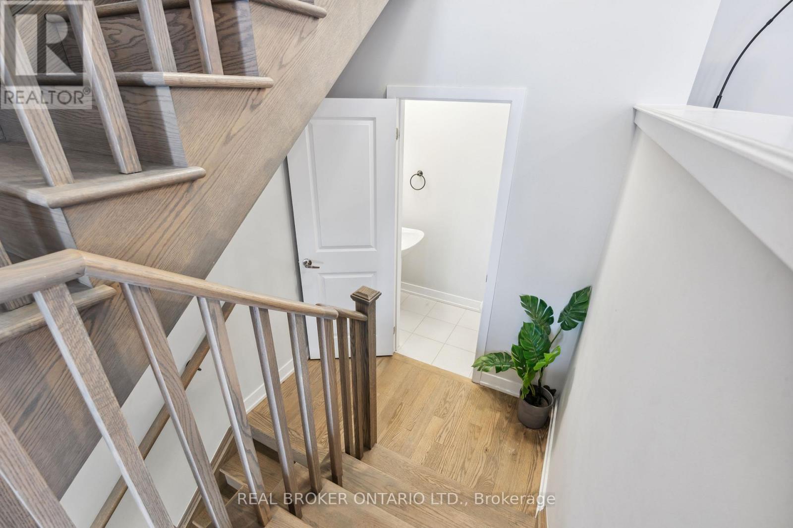 Photo 9 of 92 William Shearn Crescent, Markham ON