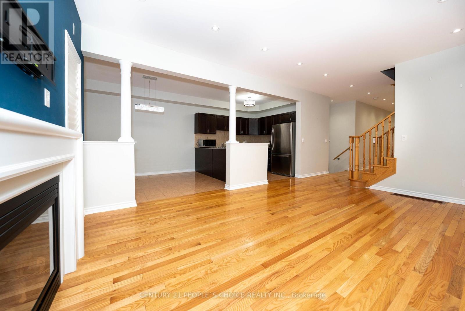 Photo 3 of Upper 38 Vettese Court, Markham ON