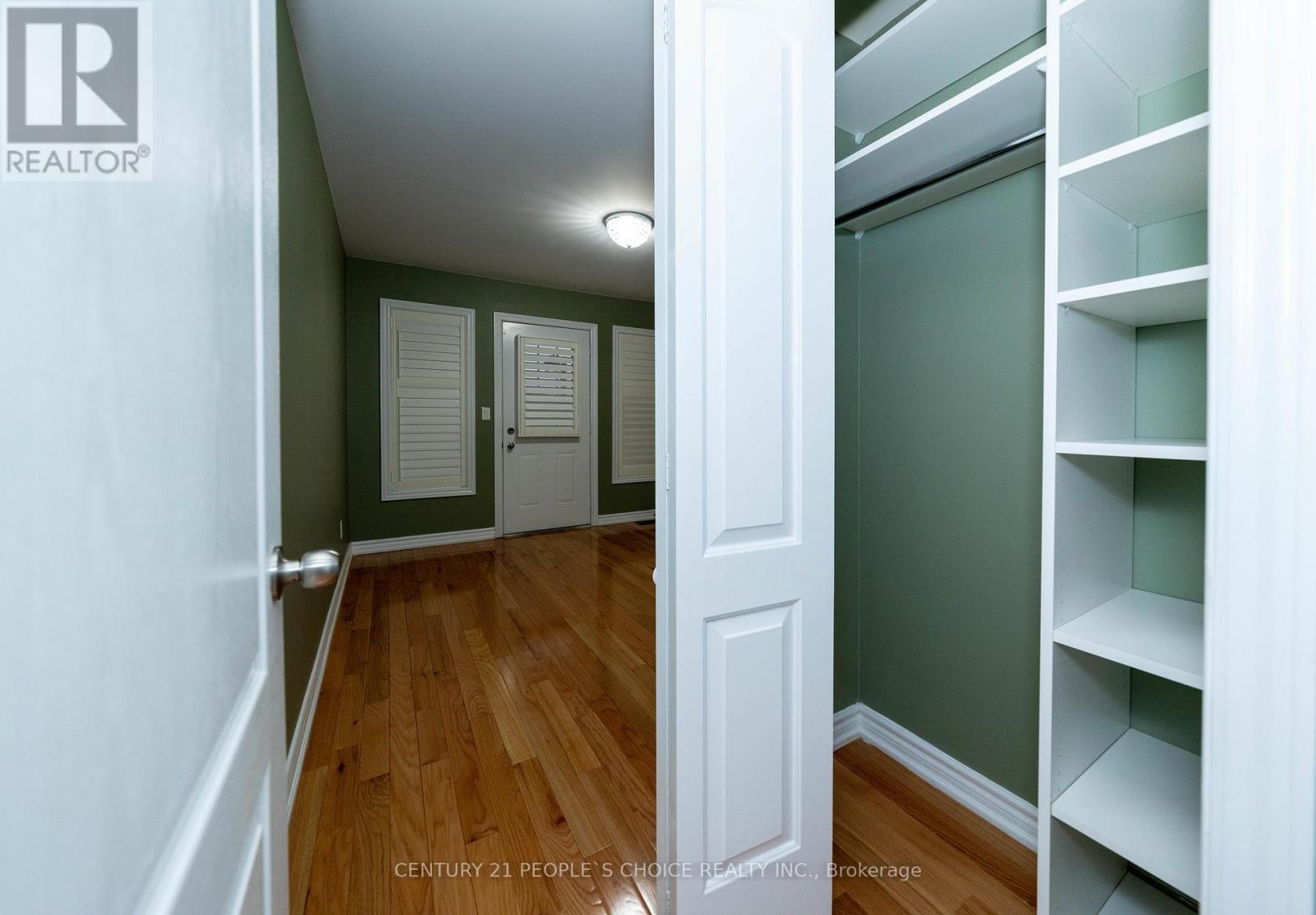 Photo 32 of Upper 38 Vettese Court, Markham ON