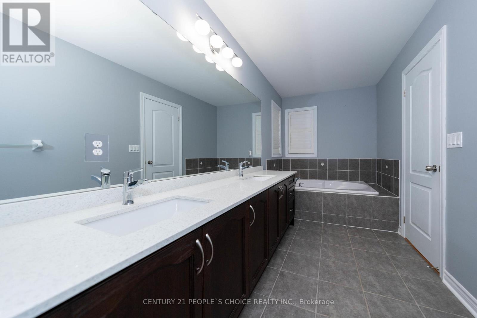 Photo 35 of Upper 38 Vettese Court, Markham ON