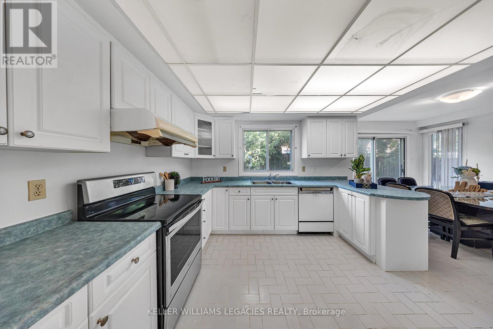 Photo 11 of 50 Summerdale Drive, Markham ON
