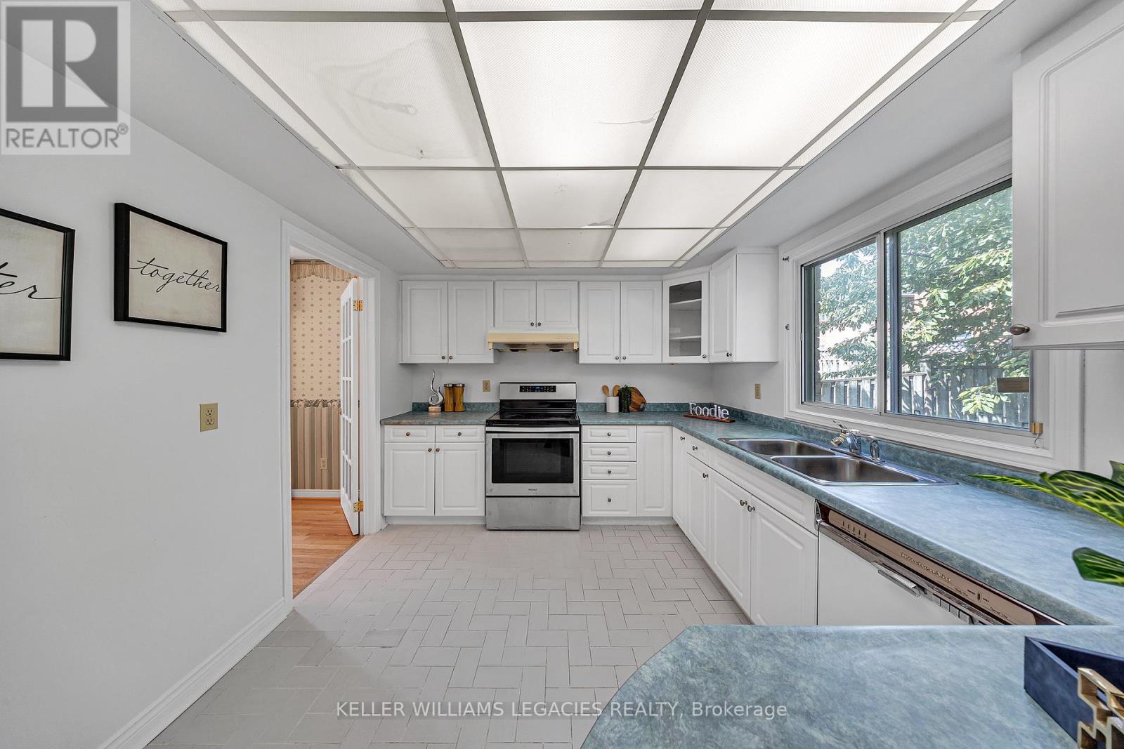 Photo 12 of 50 Summerdale Drive, Markham ON