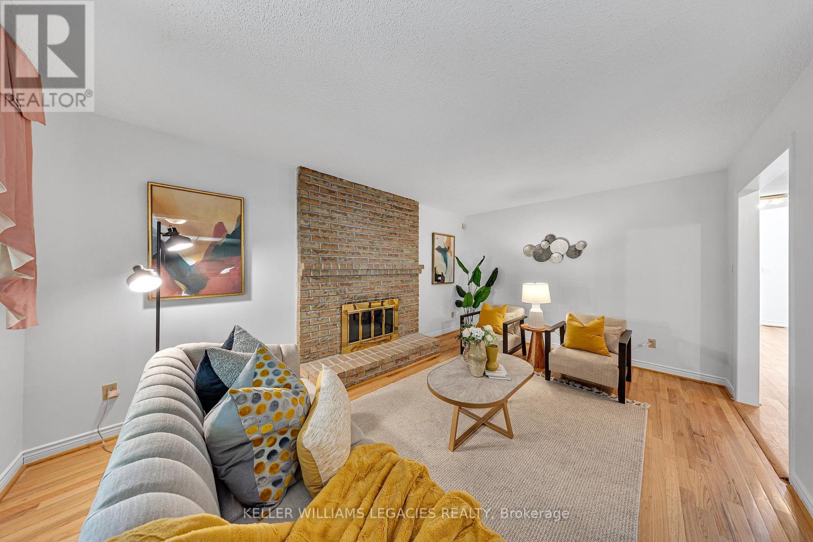 Photo 18 of 50 Summerdale Drive, Markham ON