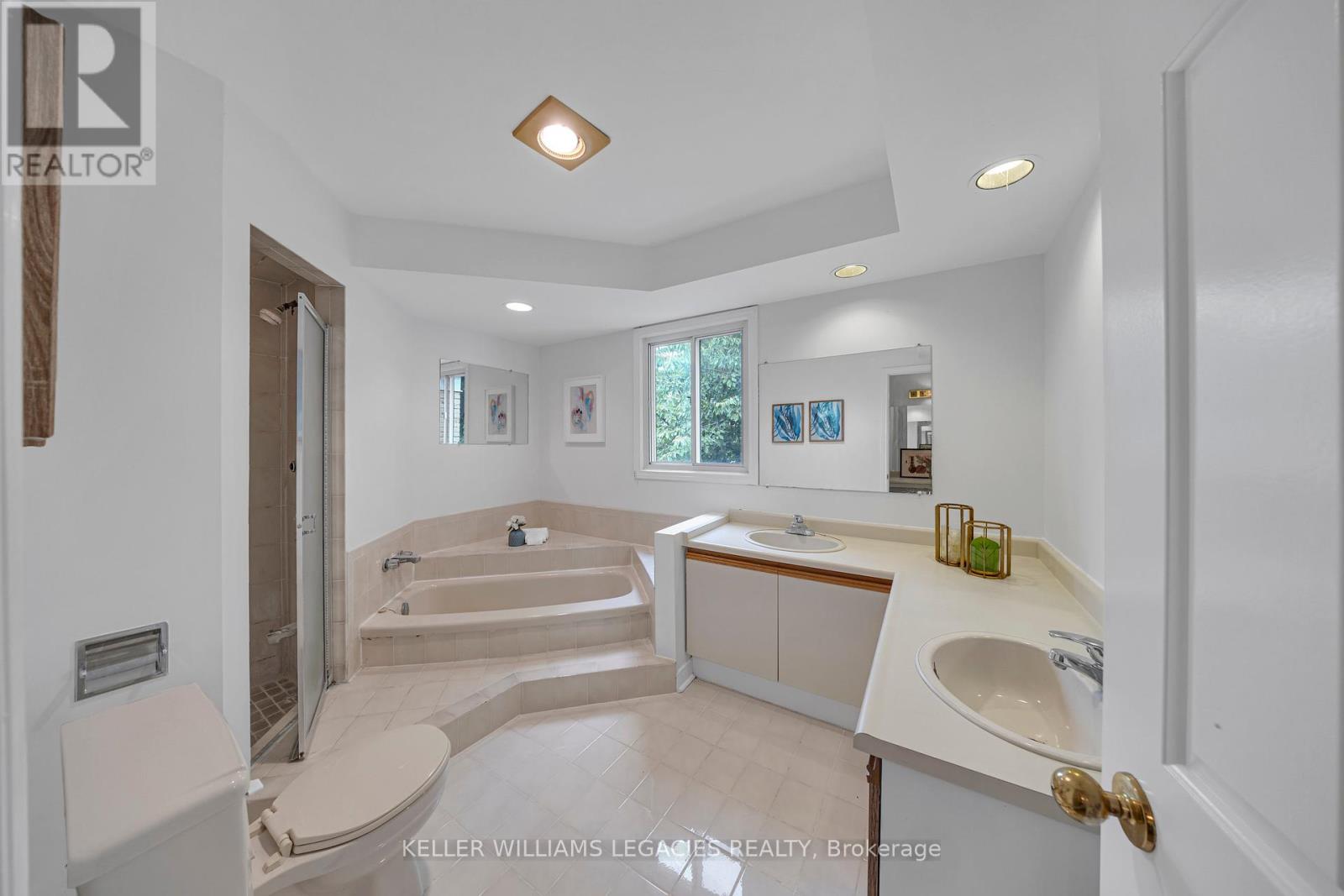 Photo 29 of 50 Summerdale Drive, Markham ON
