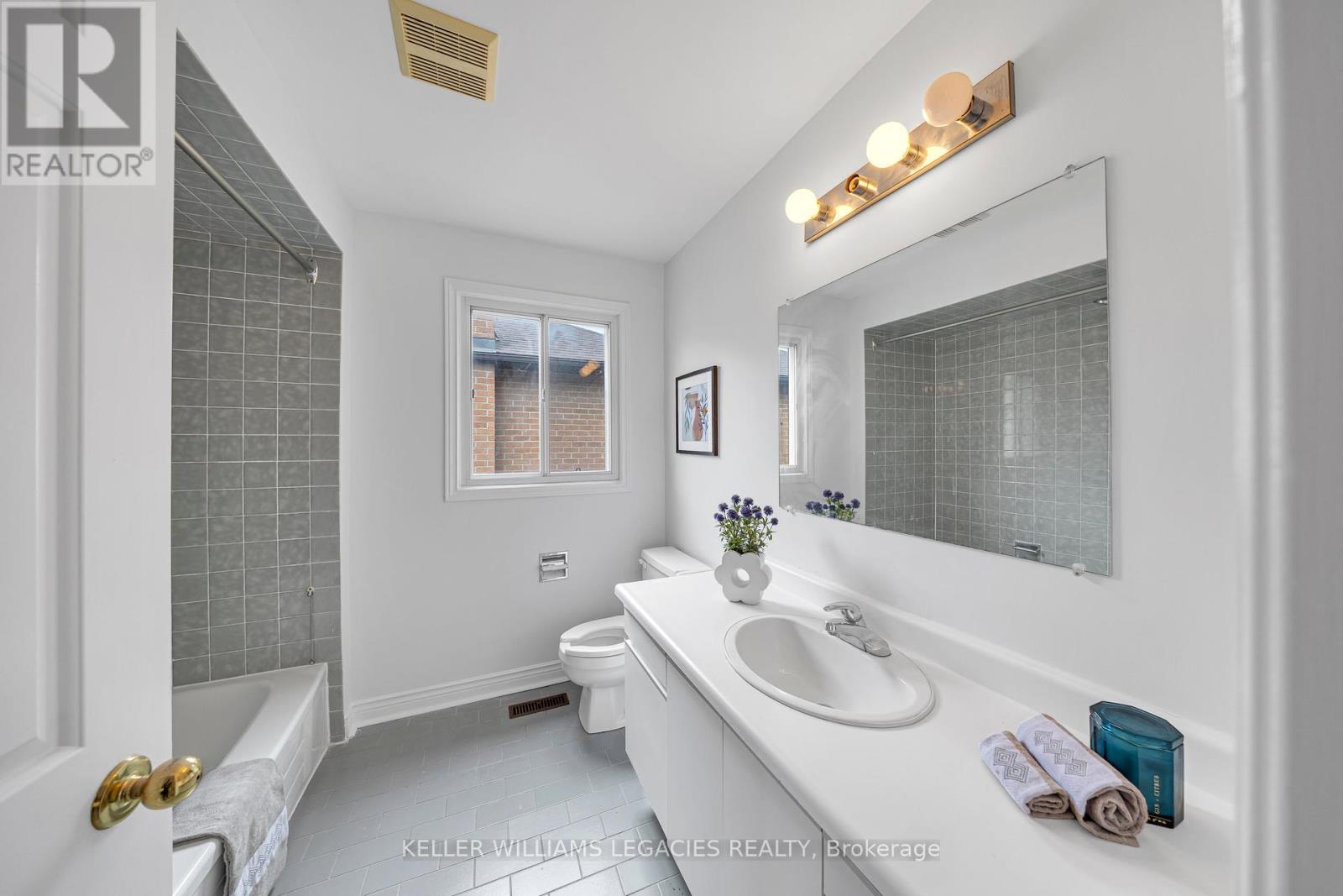 Photo 30 of 50 Summerdale Drive, Markham ON