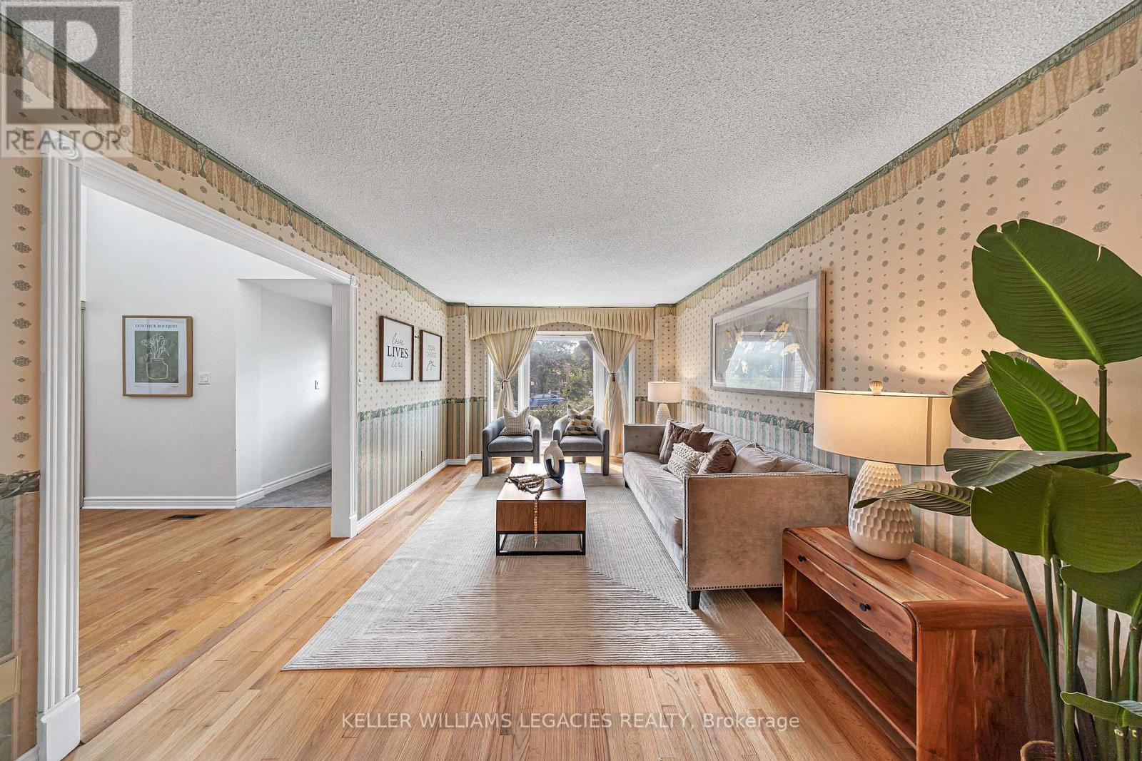 Photo 7 of 50 Summerdale Drive, Markham ON