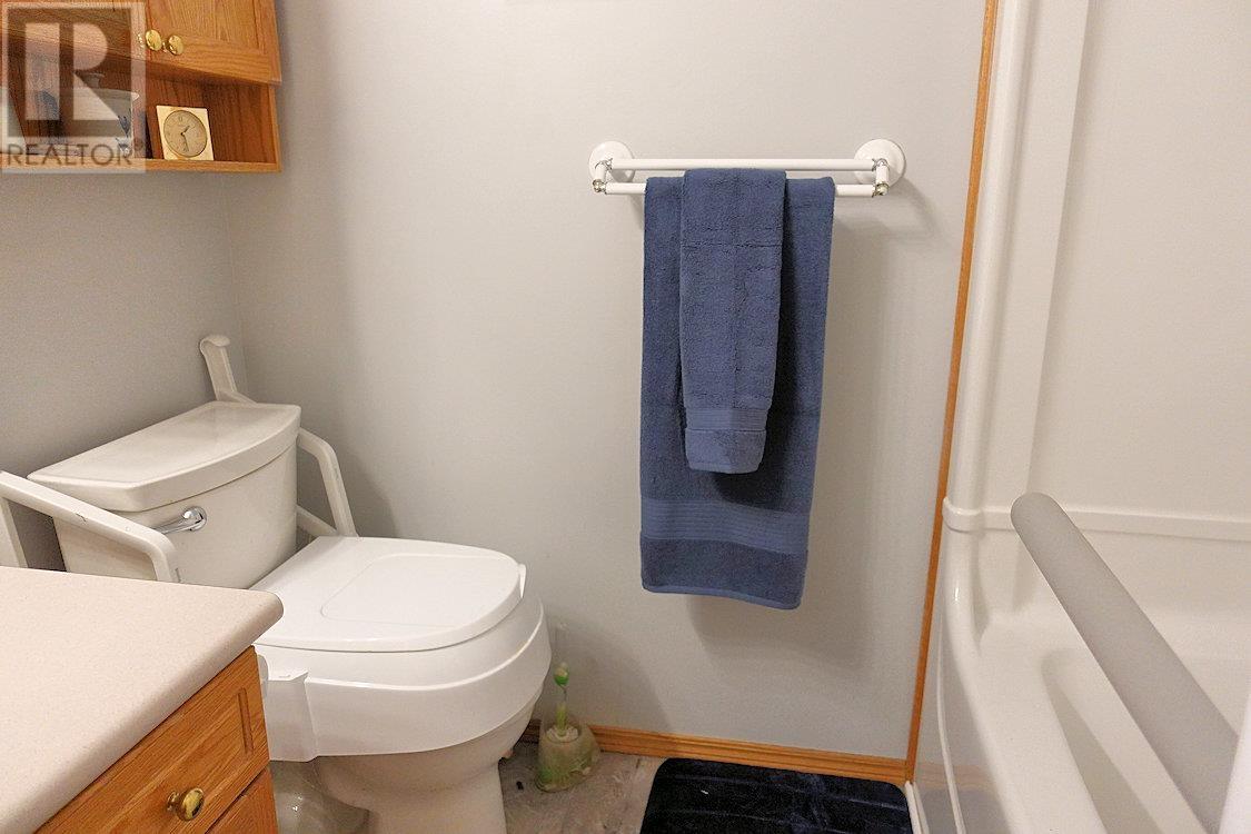 Photo 10 of 274 Caribou Crescent, Thunder Bay ON