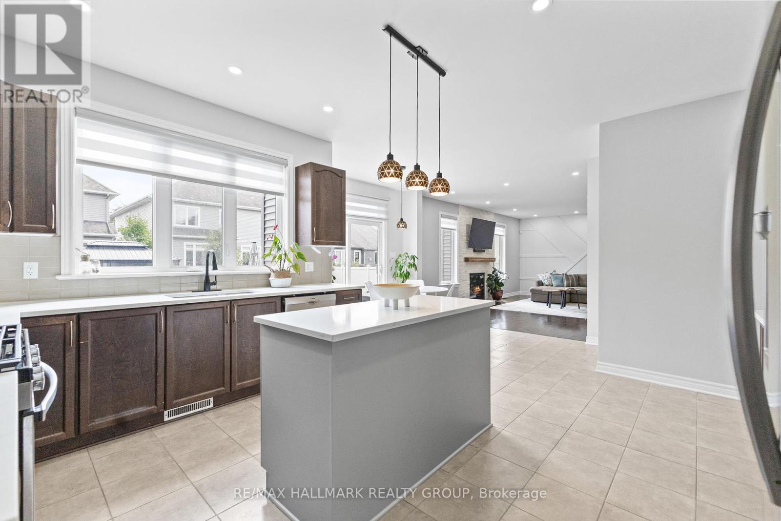 Photo 10 of 254 Gracewood Crescent, Ottawa ON