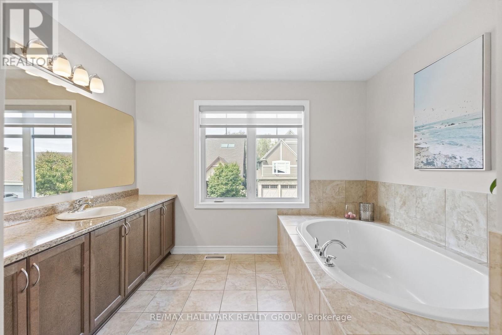 Photo 25 of 254 Gracewood Crescent, Ottawa ON