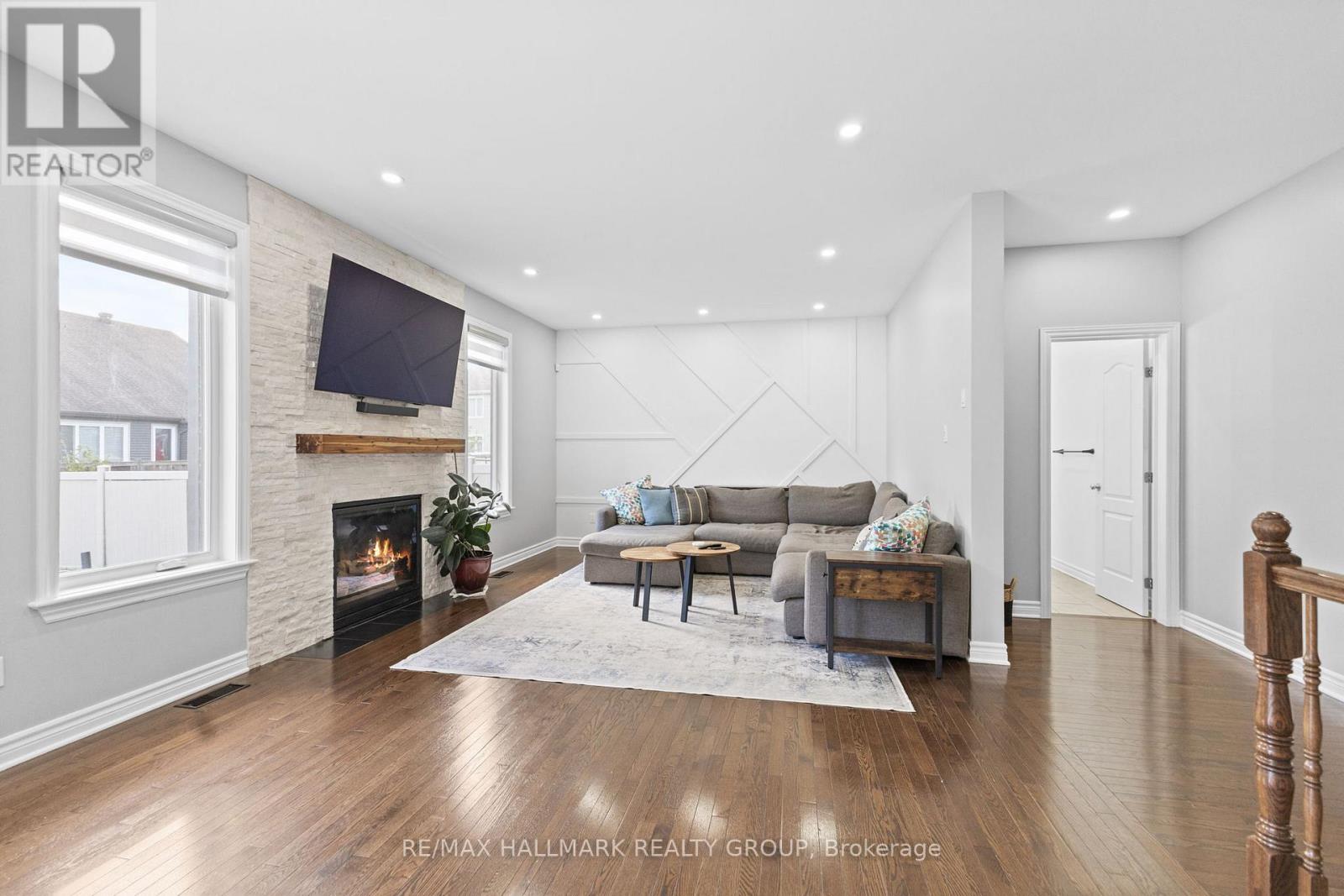 Photo 3 of 254 Gracewood Crescent, Ottawa ON