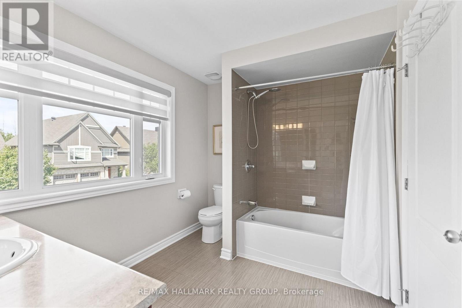 Photo 32 of 254 Gracewood Crescent, Ottawa ON