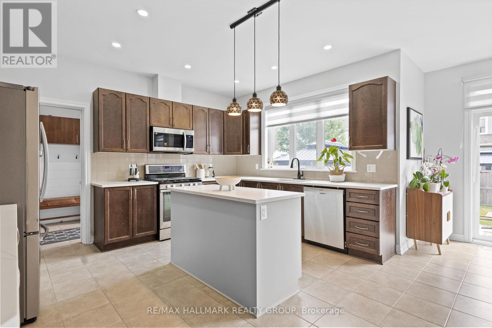 Photo 6 of 254 Gracewood Crescent, Ottawa ON