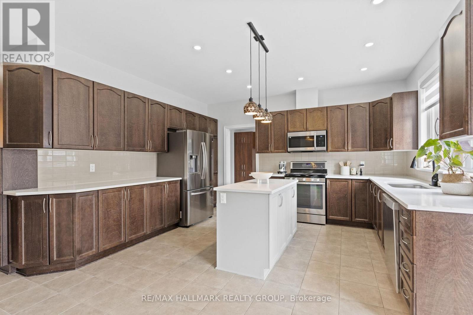 Photo 7 of 254 Gracewood Crescent, Ottawa ON