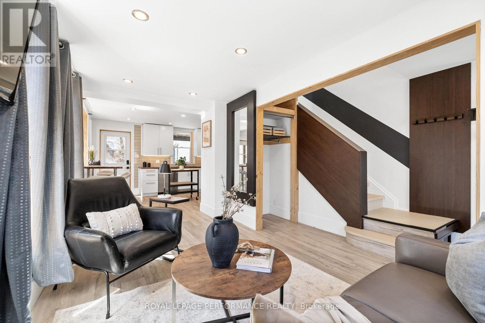 Photo 4 of 12 Sherbrooke Avenue, Ottawa ON