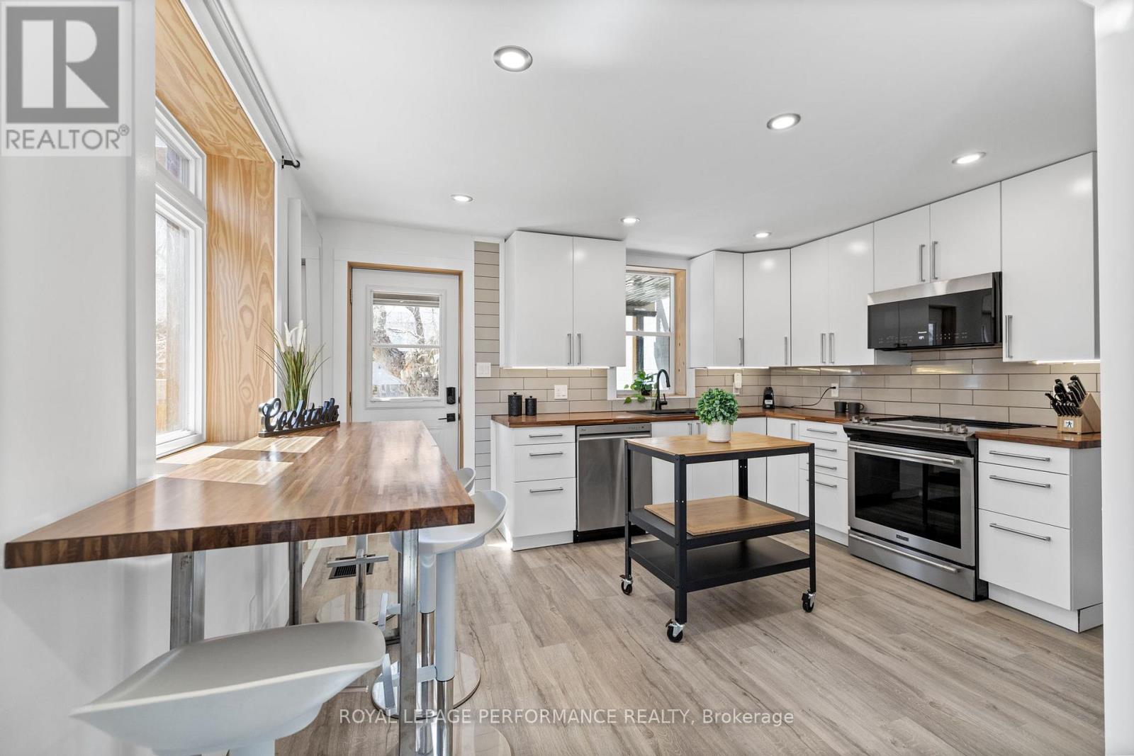 Photo 7 of 12 Sherbrooke Avenue, Ottawa ON