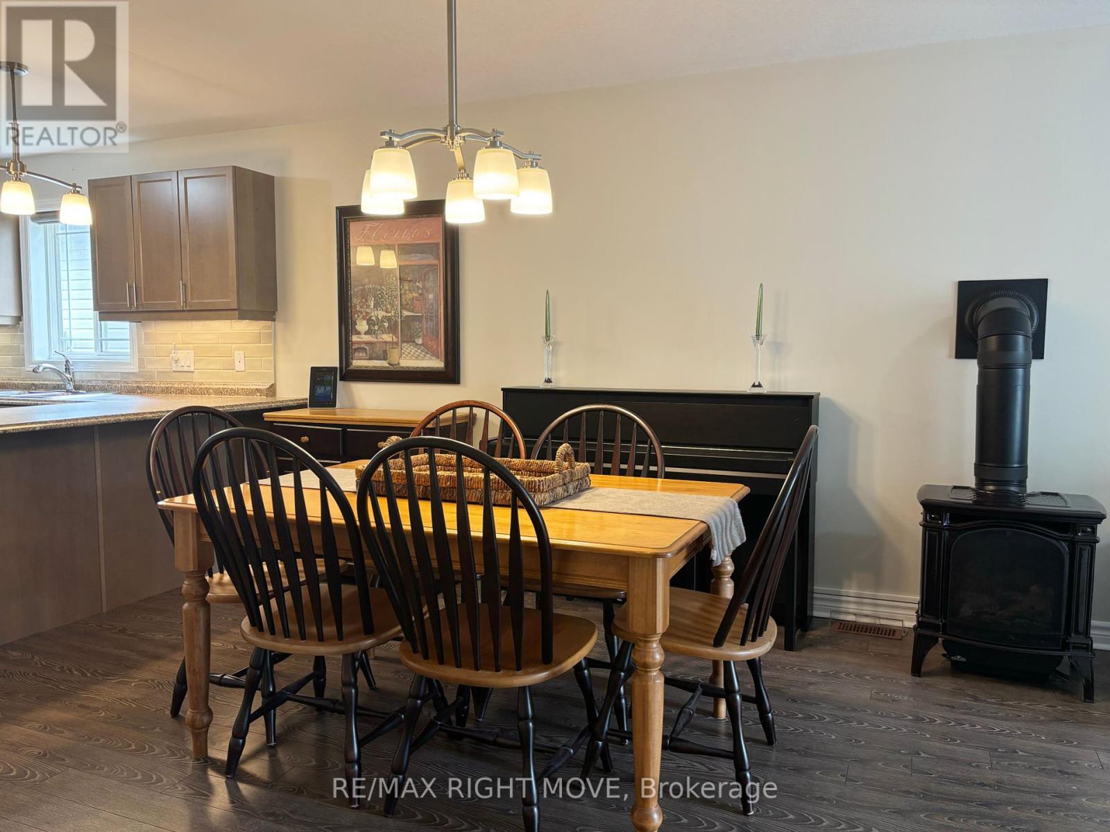 Photo 10 of 123 Lucy Lane, Orillia ON