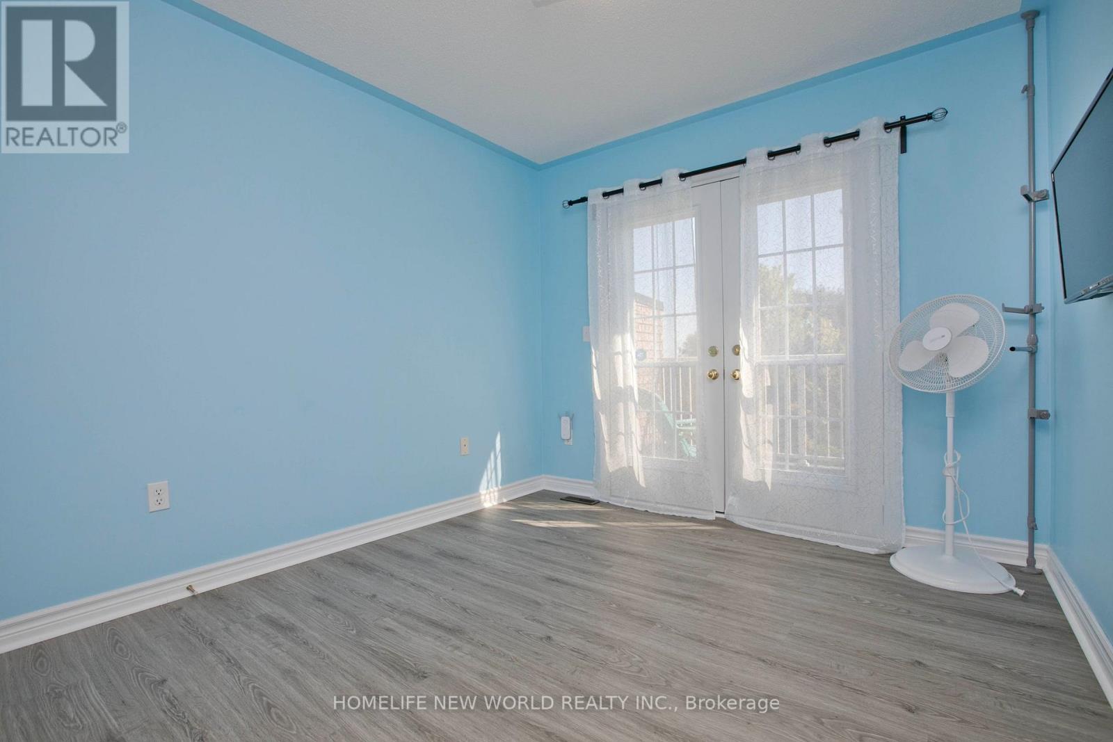 Photo 18 of 54 Brussels Avenue, Brampton ON
