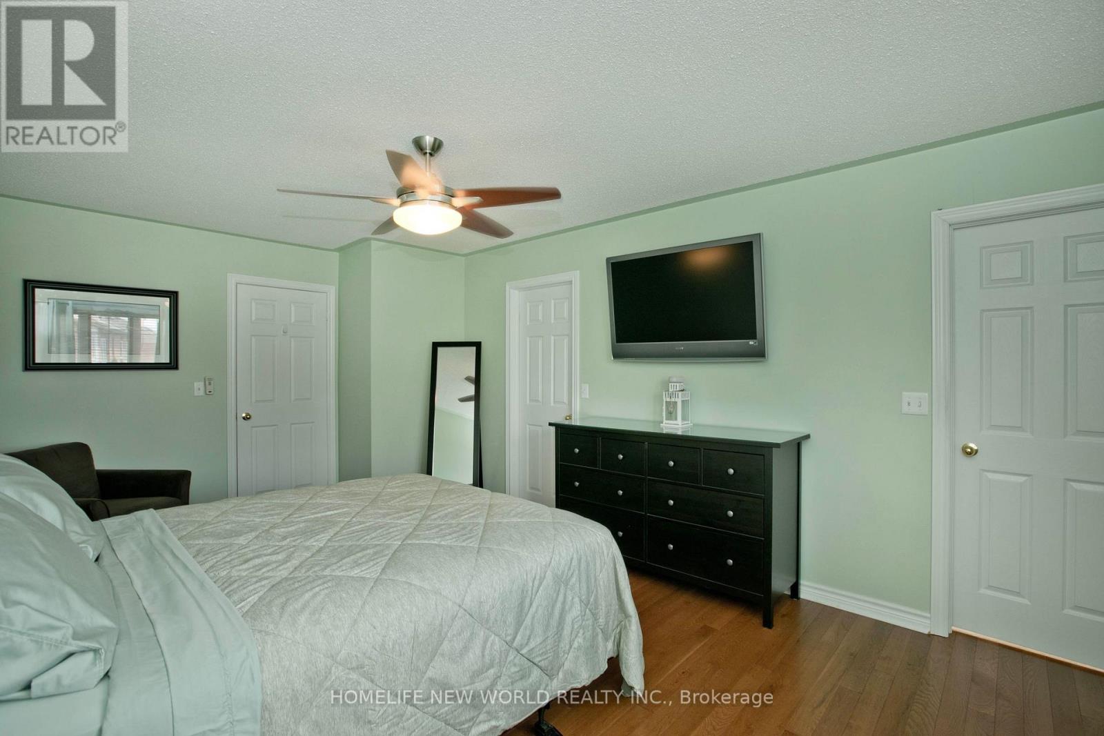 Photo 24 of 54 Brussels Avenue, Brampton ON