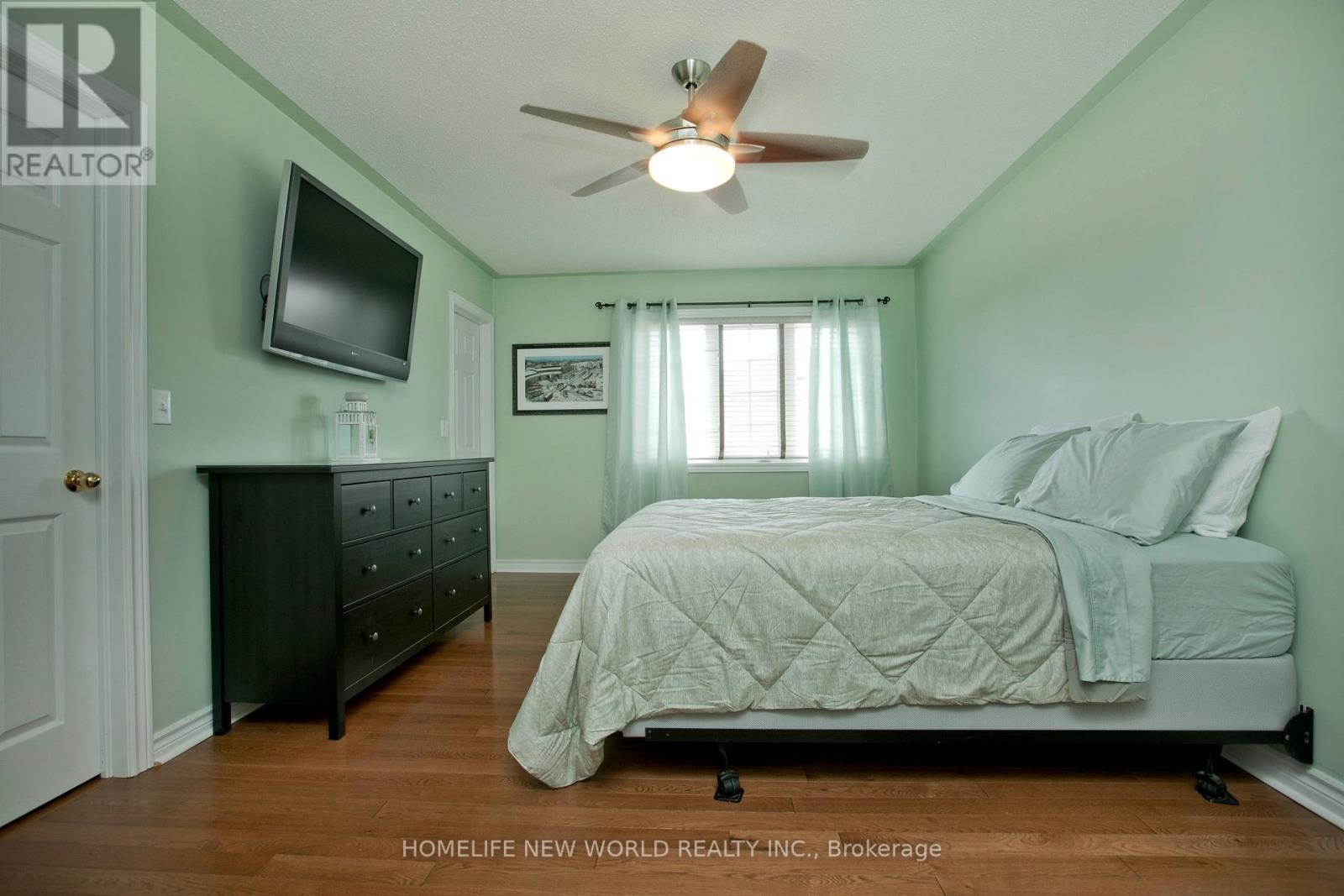 Photo 19 of 54 Brussels Avenue, Brampton ON