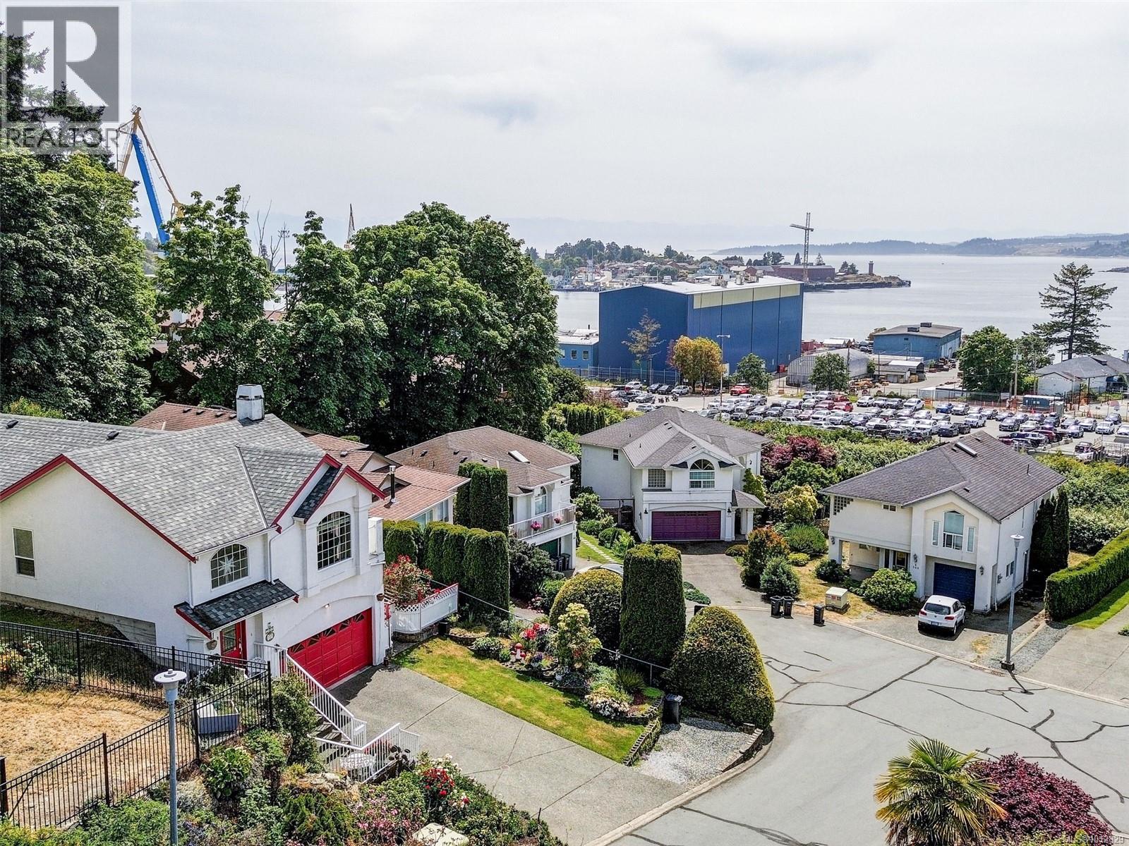 2 709 Luscombe Pl, Esquimalt