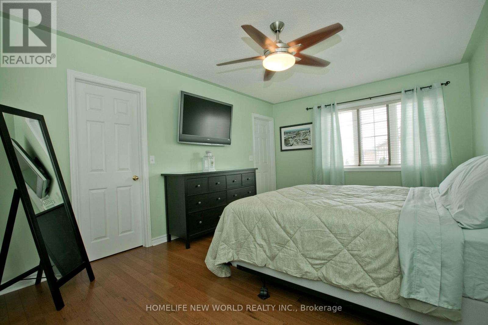 Photo 21 of 54 Brussels Avenue, Brampton ON