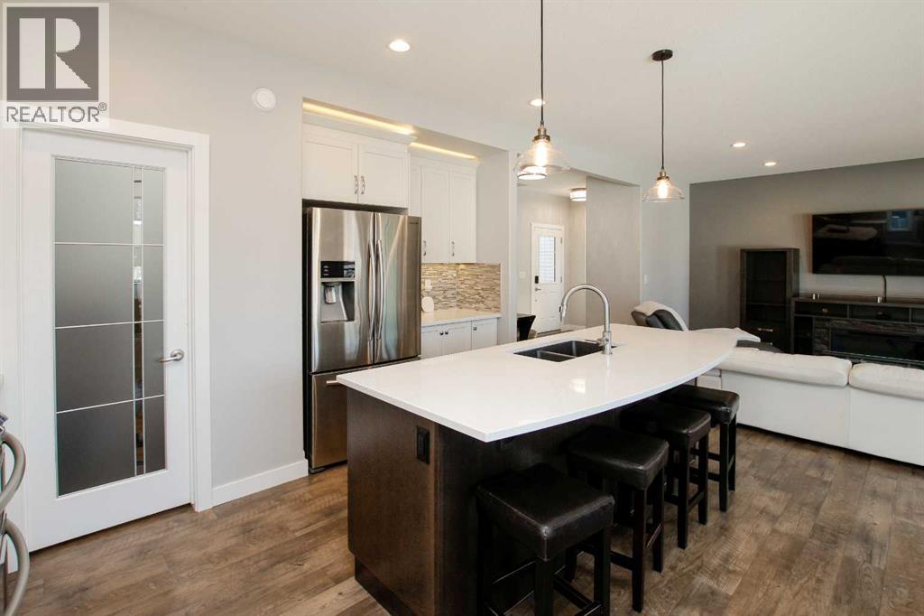 Photo 10 of 208 Van Slyke Way, Red Deer AB