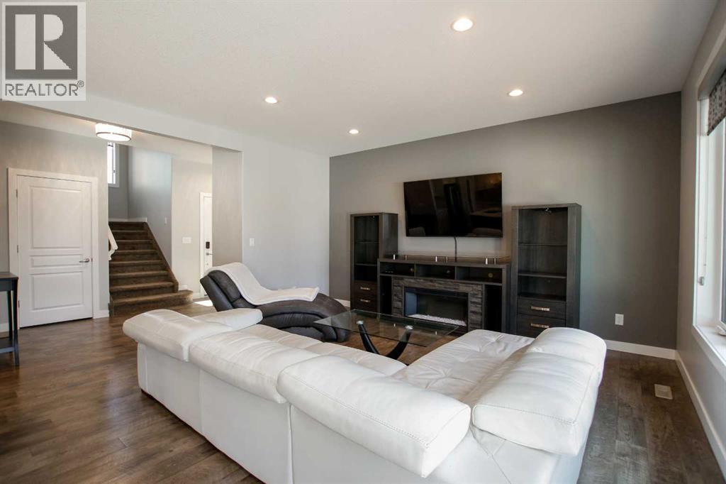Photo 4 of 208 Van Slyke Way, Red Deer AB