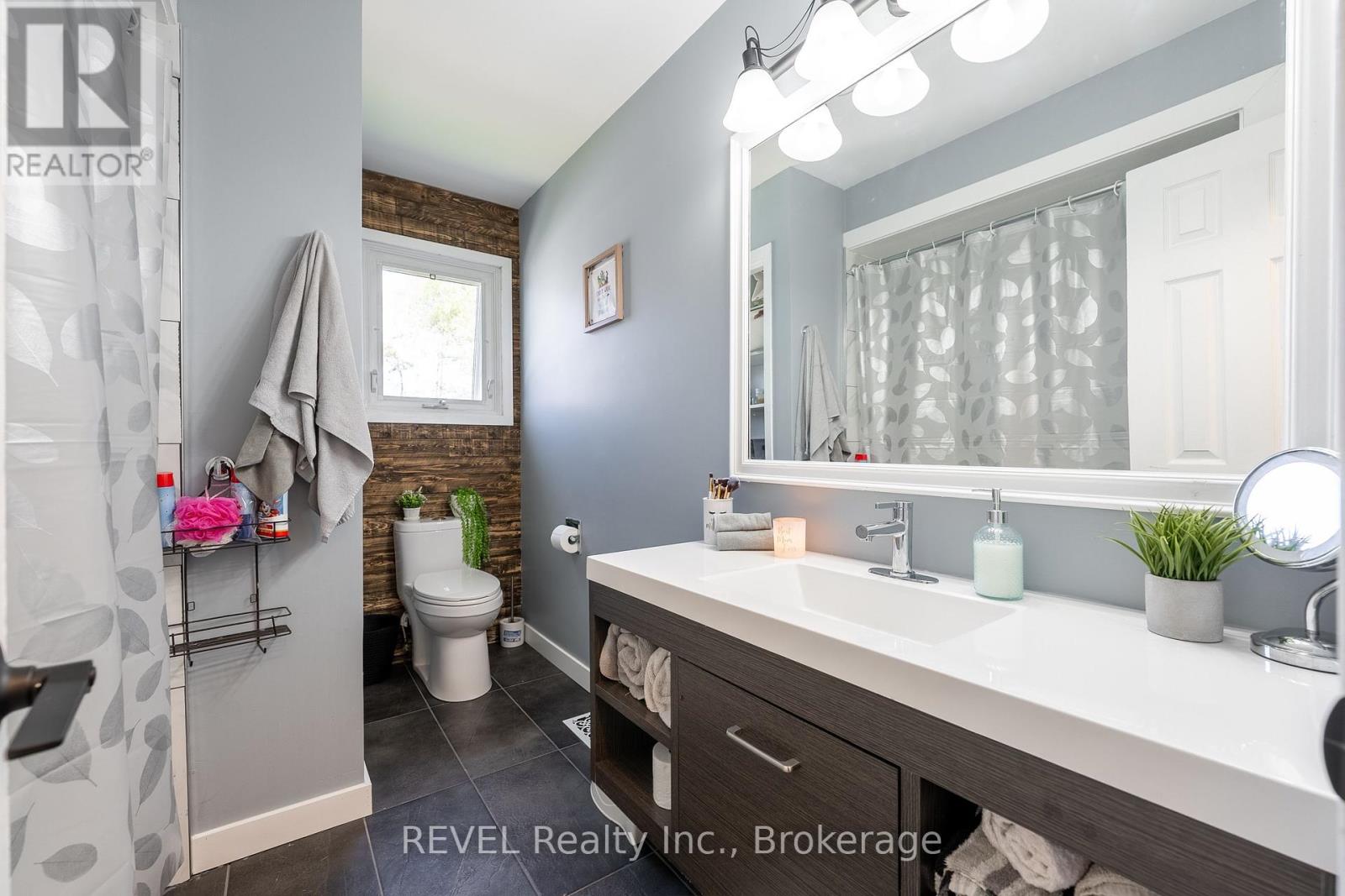 Photo 26 of 350 Kemp Road W, Grimsby ON