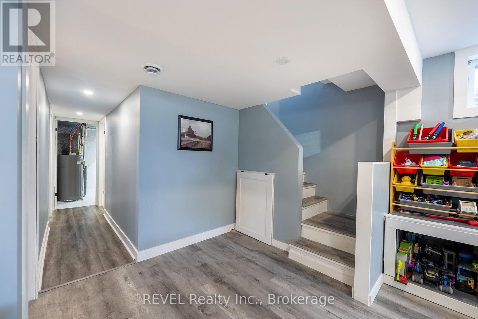 Photo 27 of 350 Kemp Road W, Grimsby ON