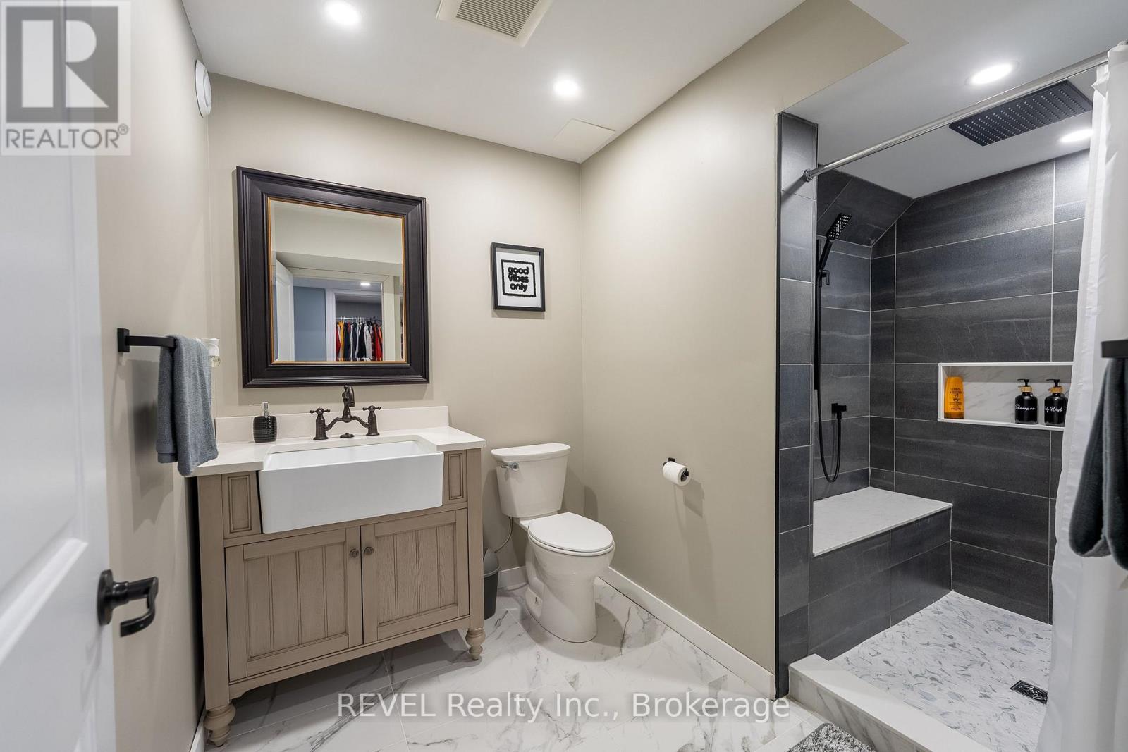 Photo 32 of 350 Kemp Road W, Grimsby ON