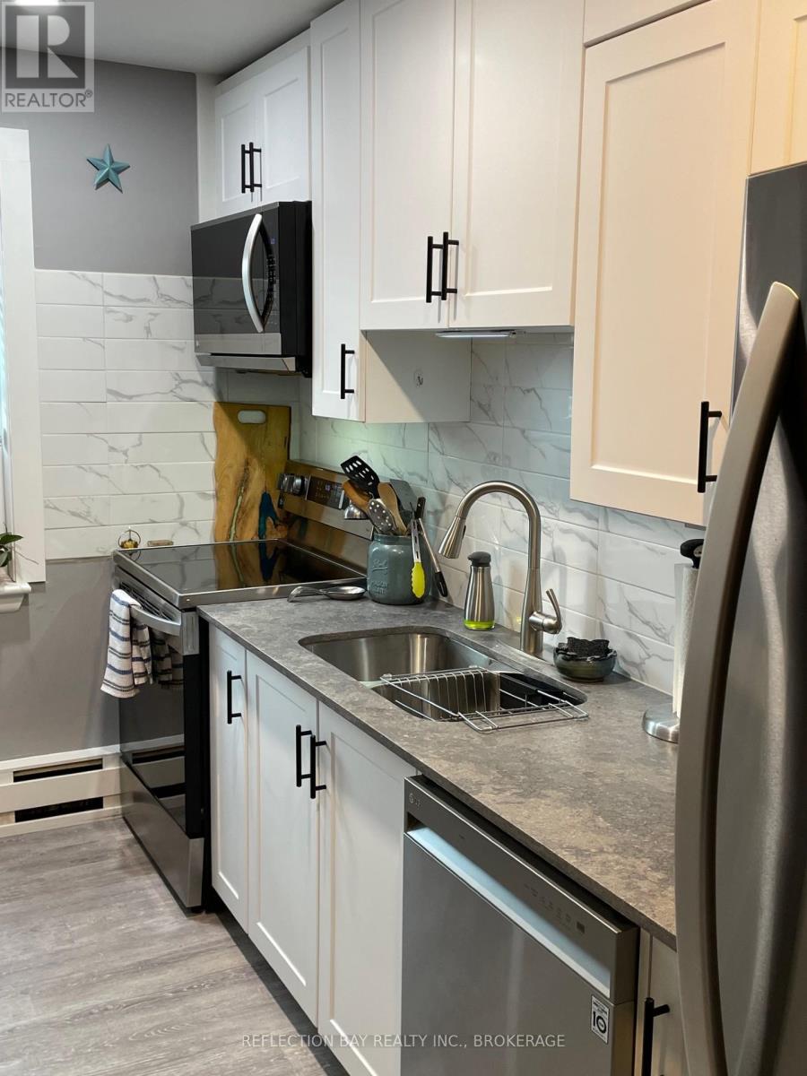 Photo 10 of 8 5 Applewood Avenue, Hamilton ON