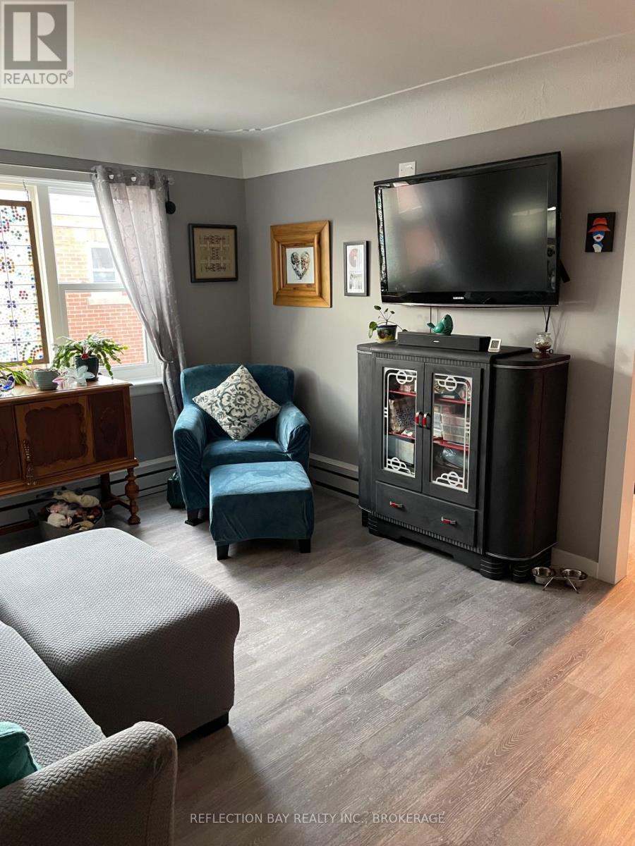 Photo 7 of 8 5 Applewood Avenue, Hamilton ON